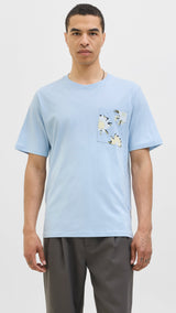 JACK & JONES JORTAVIRA aop pocket tee crew neck in skyway - Image 1