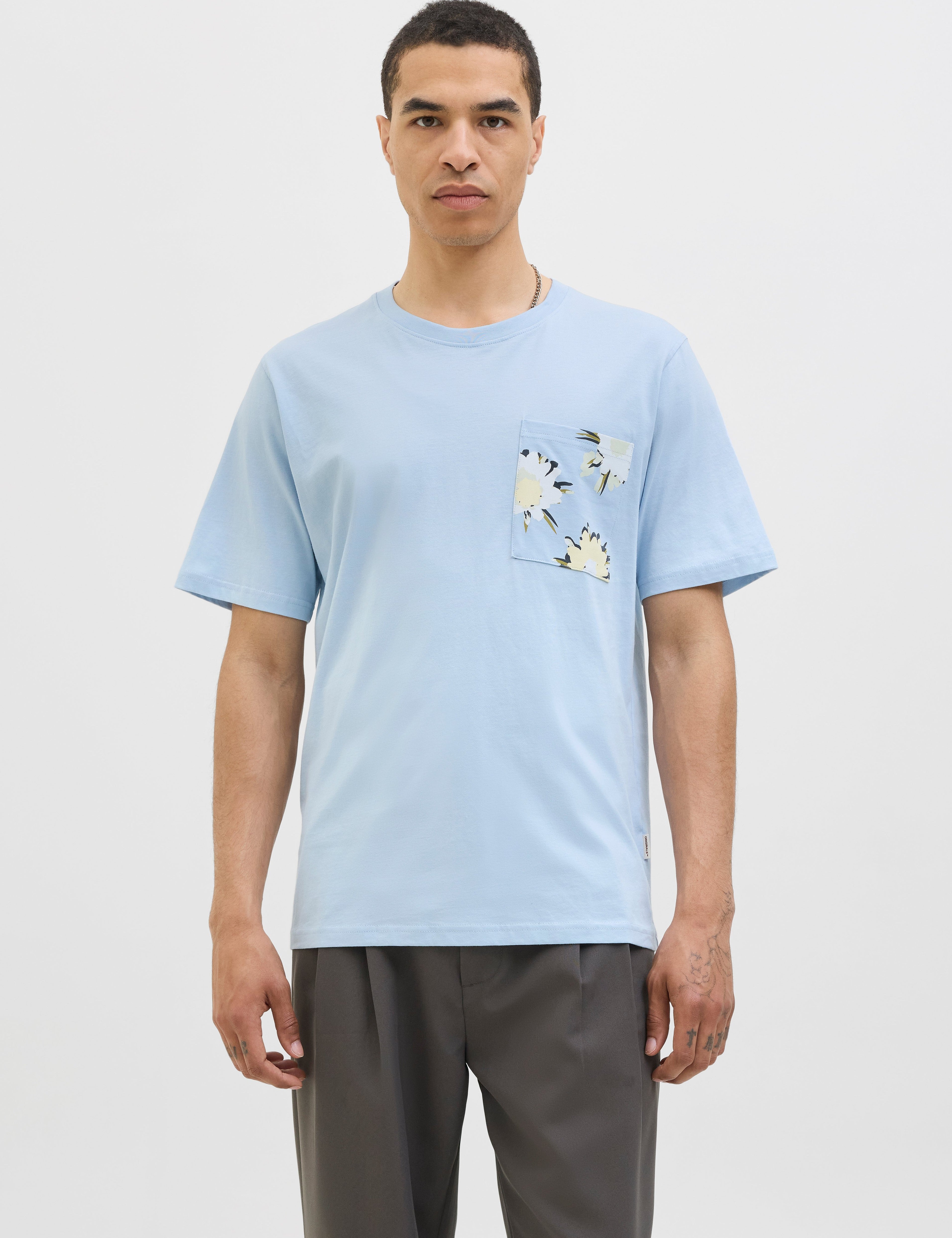 JACK & JONES JORTAVIRA aop pocket tee crew neck in skyway - Image 1