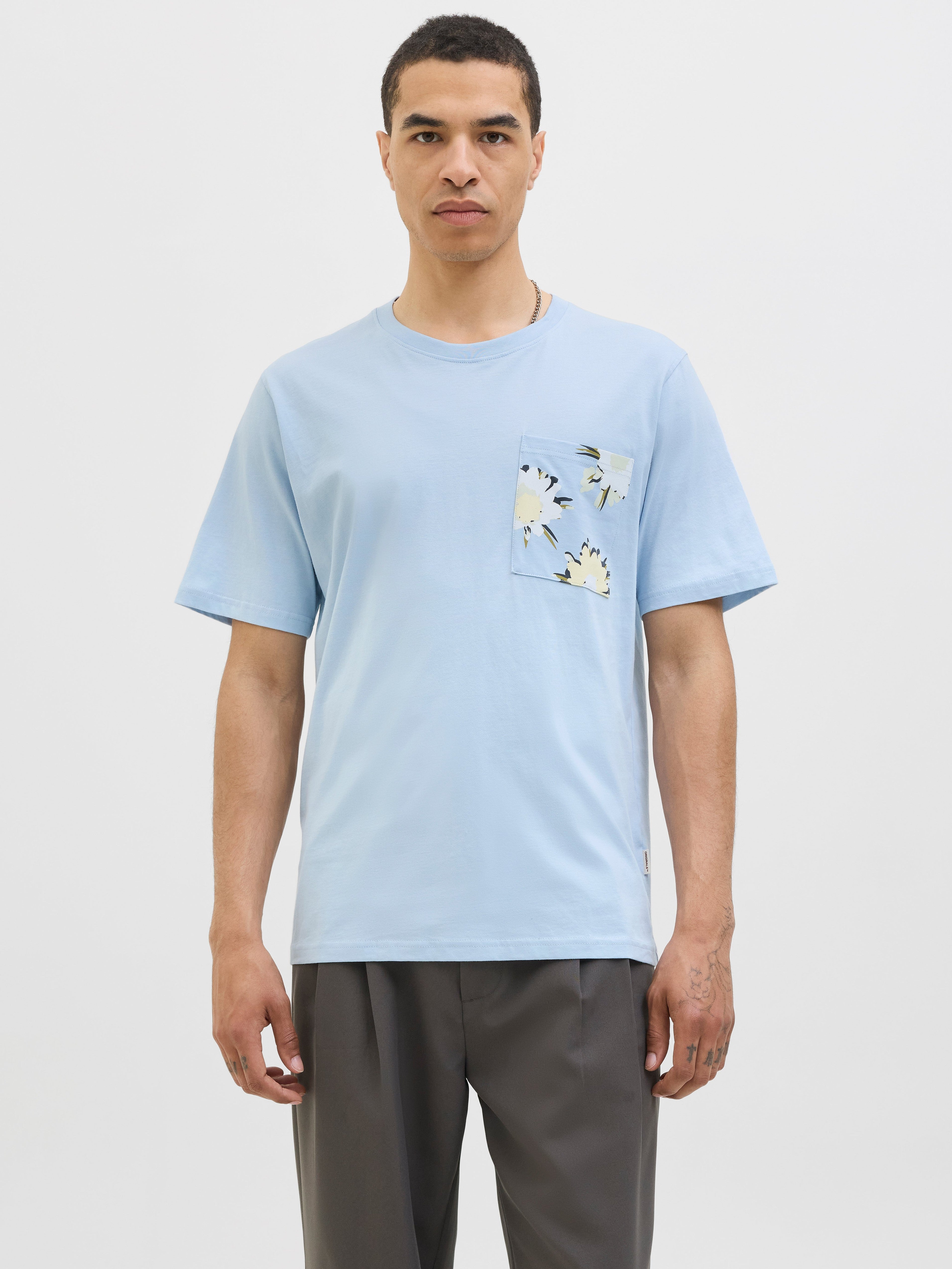 JACK & JONES JORTAVIRA aop pocket tee crew neck in skyway - Image 1