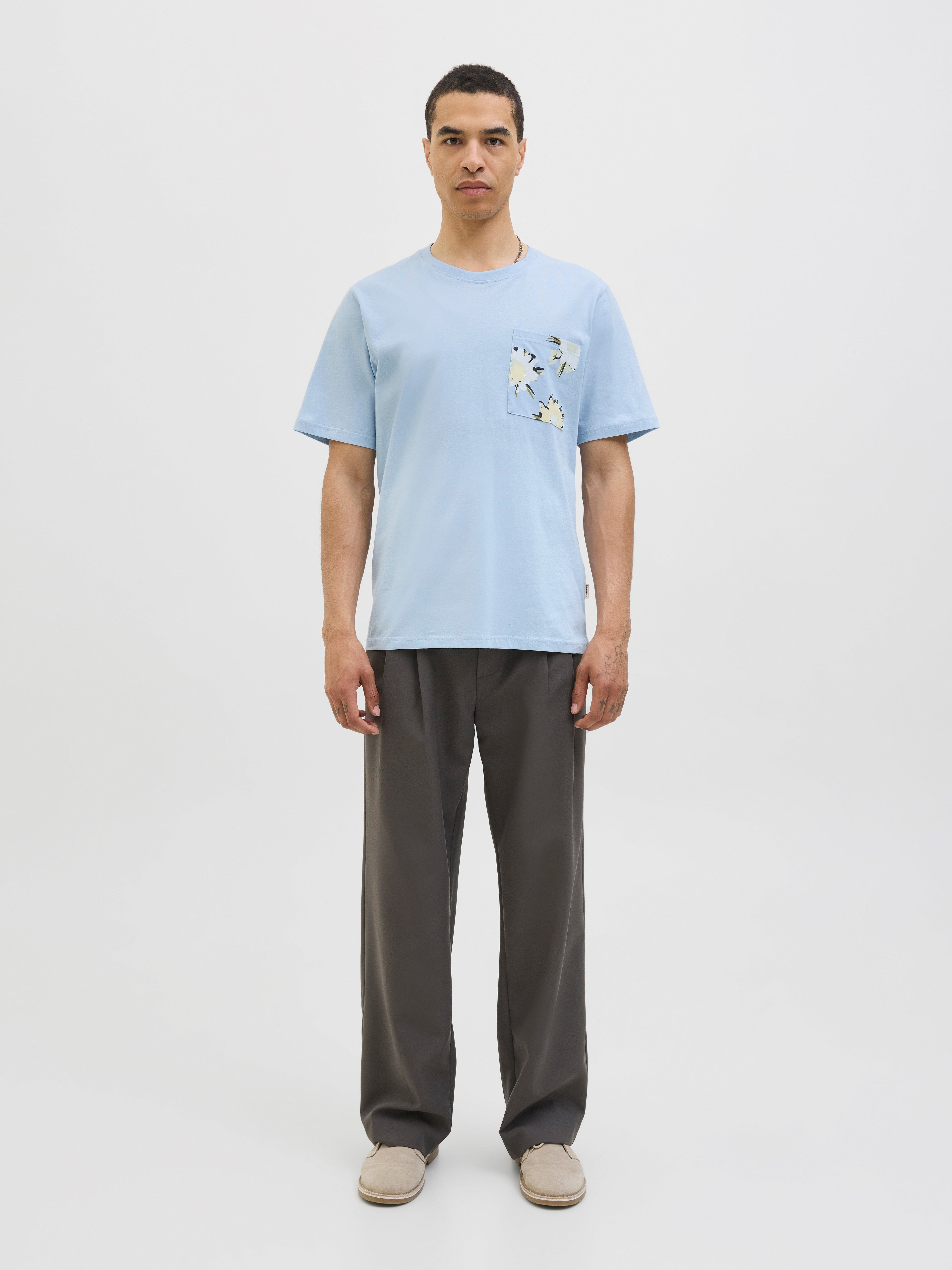 JACK & JONES JORTAVIRA aop pocket tee crew neck in skyway - Image 4