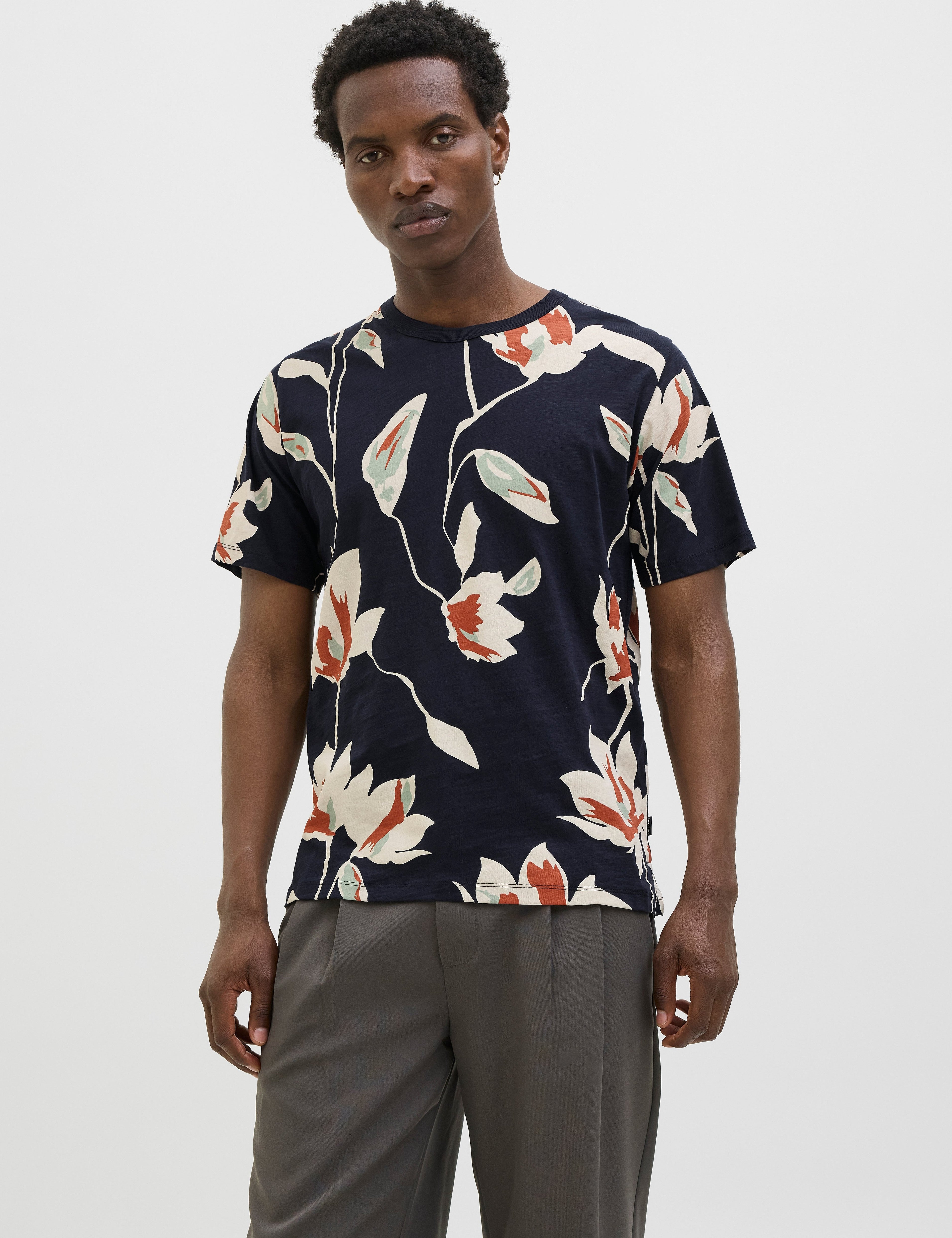 JACK & JONES JPRBLAPALERMO aop tee in night sky - Image 1