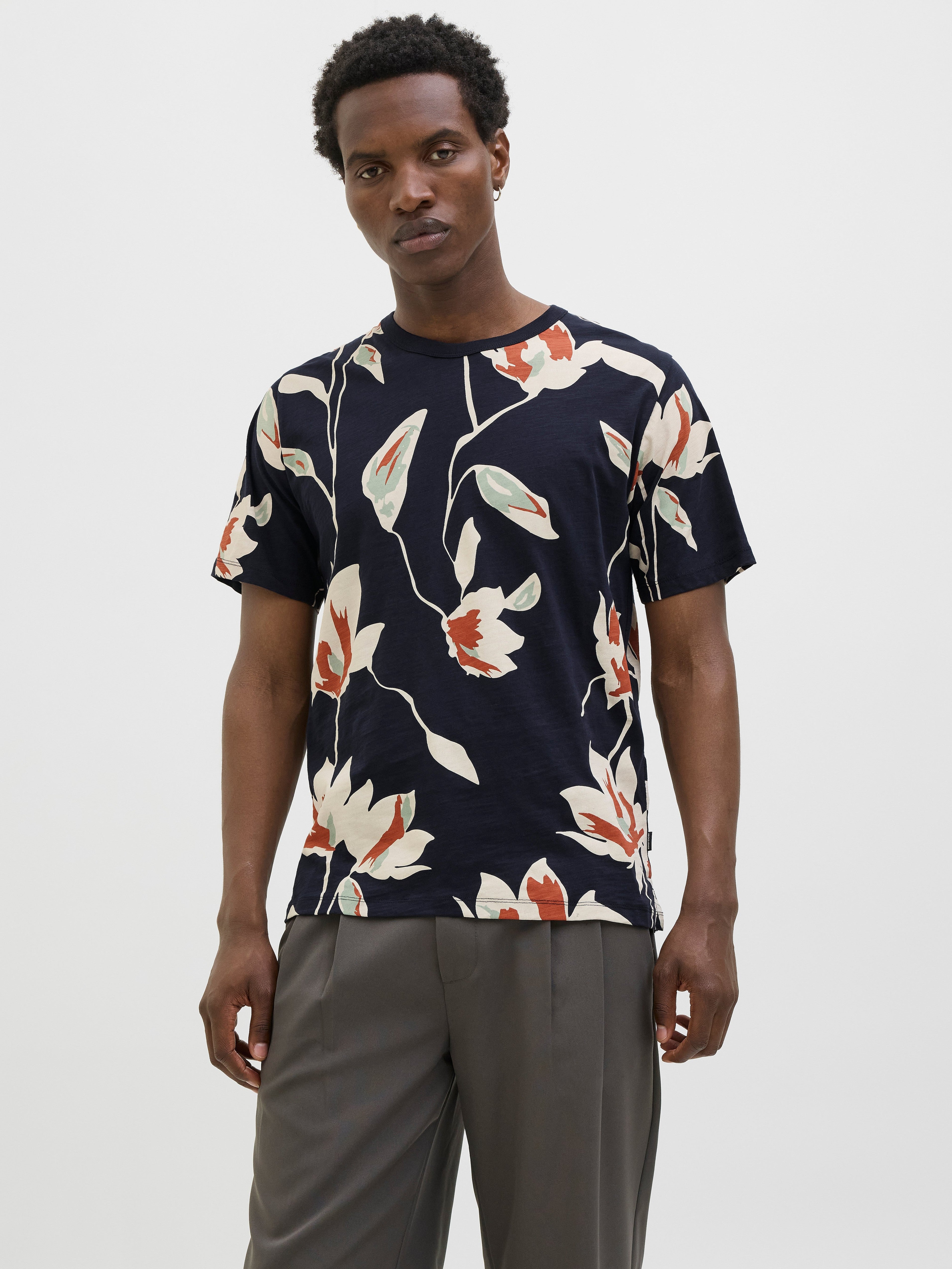 JACK & JONES JPRBLAPALERMO aop tee in night sky - Image 1
