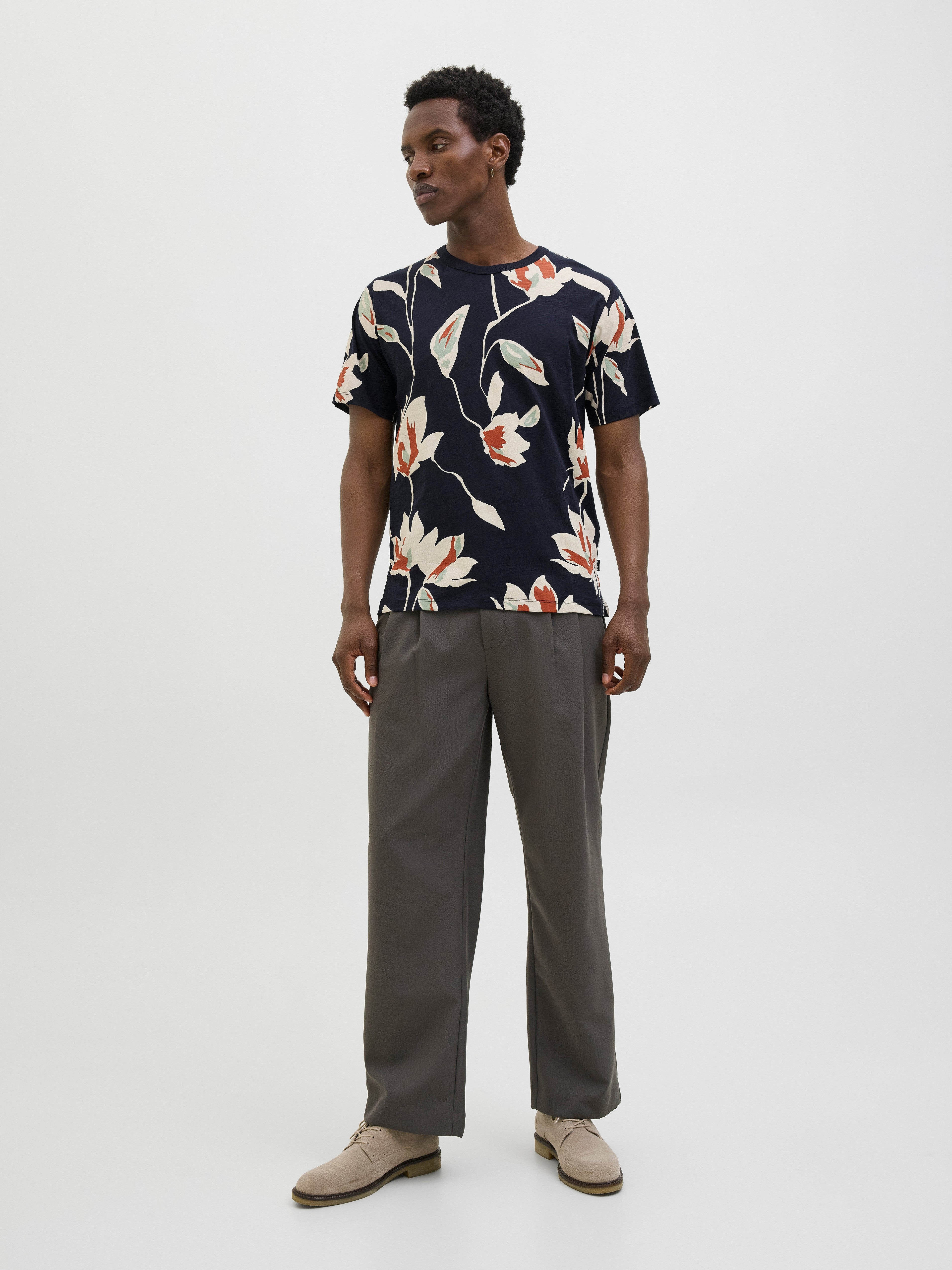 JACK & JONES JPRBLAPALERMO aop tee in night sky - Image 4