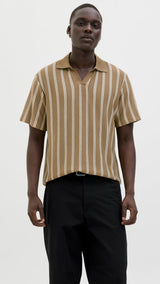 JACK & JONES JPRBLUHARRY split neck polo in elmwood - Image 1