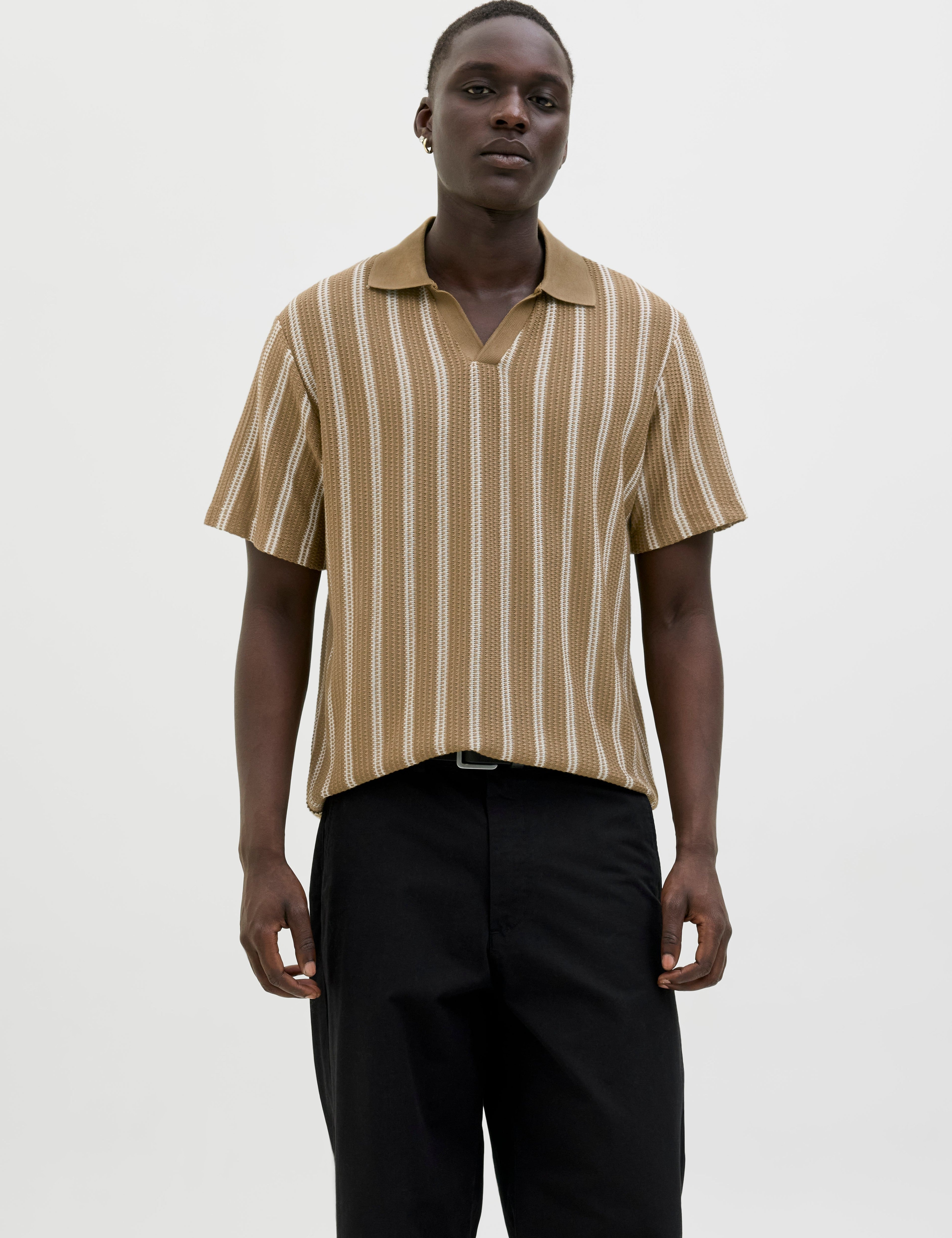 JACK & JONES JPRBLUHARRY split neck polo in elmwood - Image 1