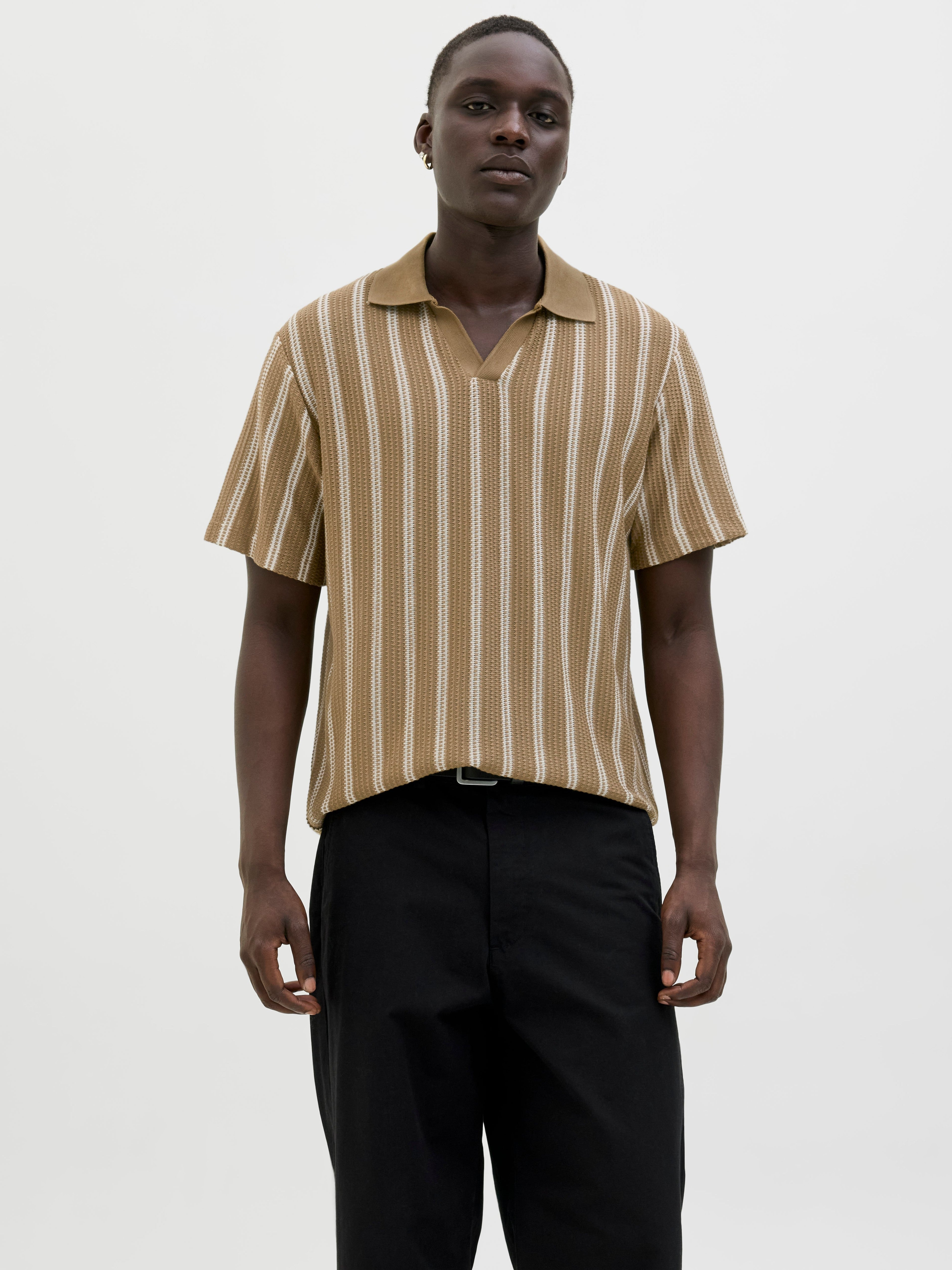 JACK & JONES JPRBLUHARRY split neck polo in elmwood - Image 1