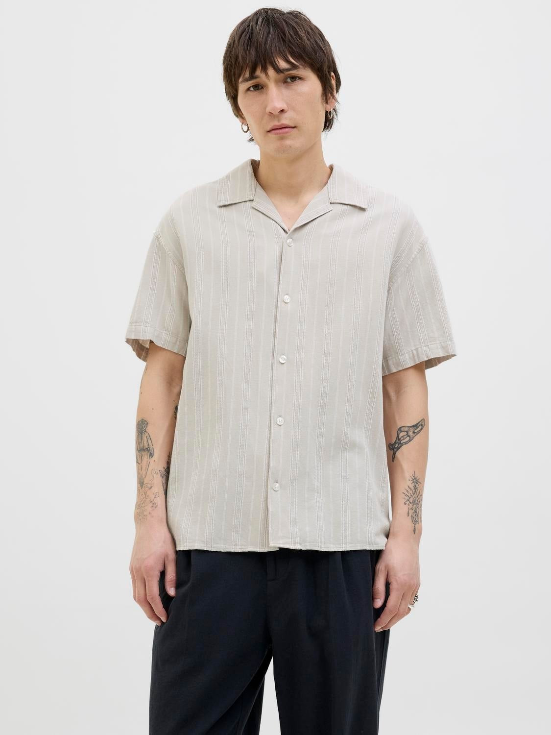 JACK & JONES JPRCCMONTANA dobby resort shirt in silver lining - Image 1