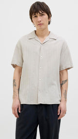 JACK & JONES JPRCCMONTANA dobby resort shirt in silver lining - Image 1