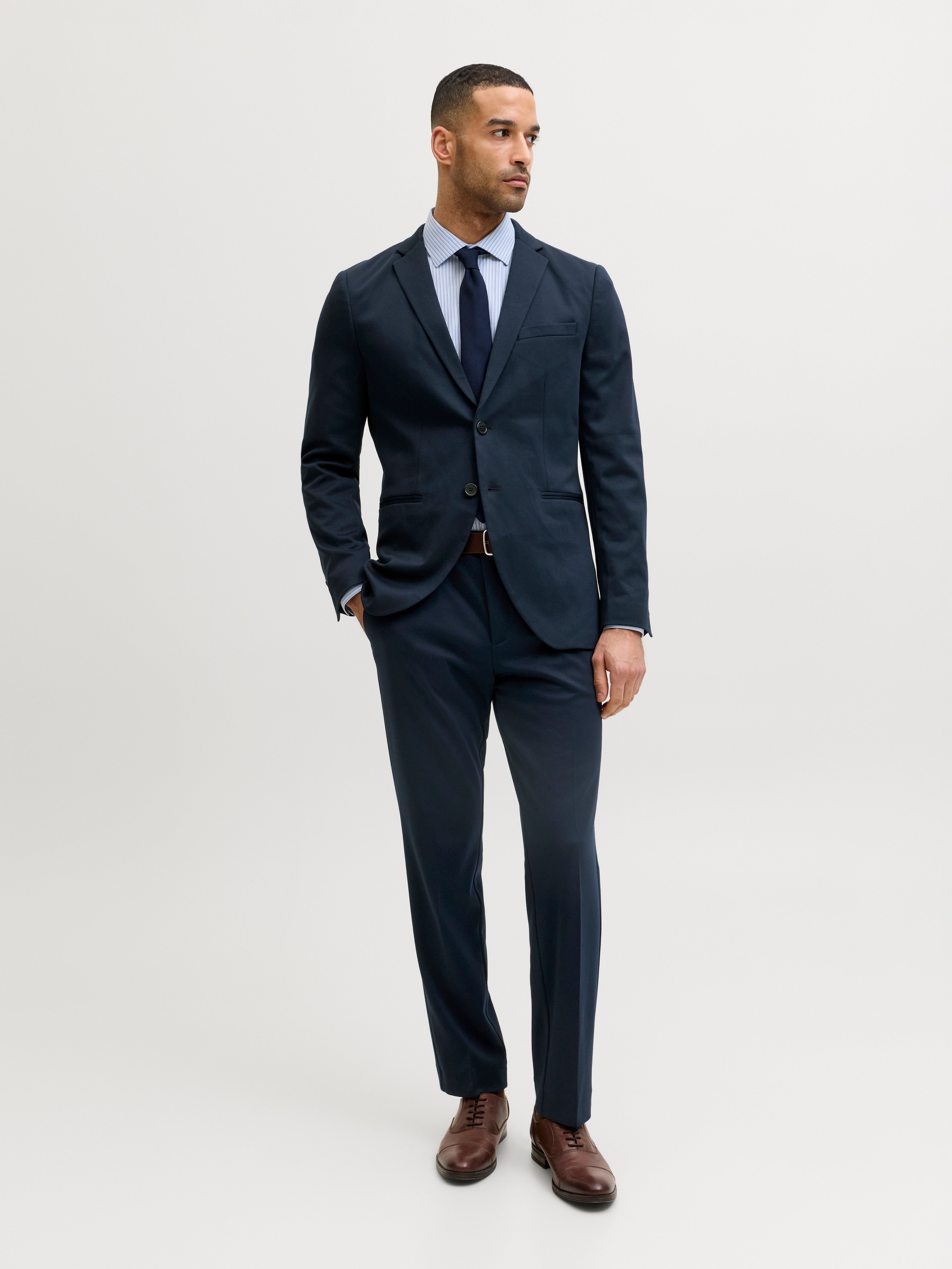 JACK & JONES JPRJAXON jersey trouser in dark navy - Image 5