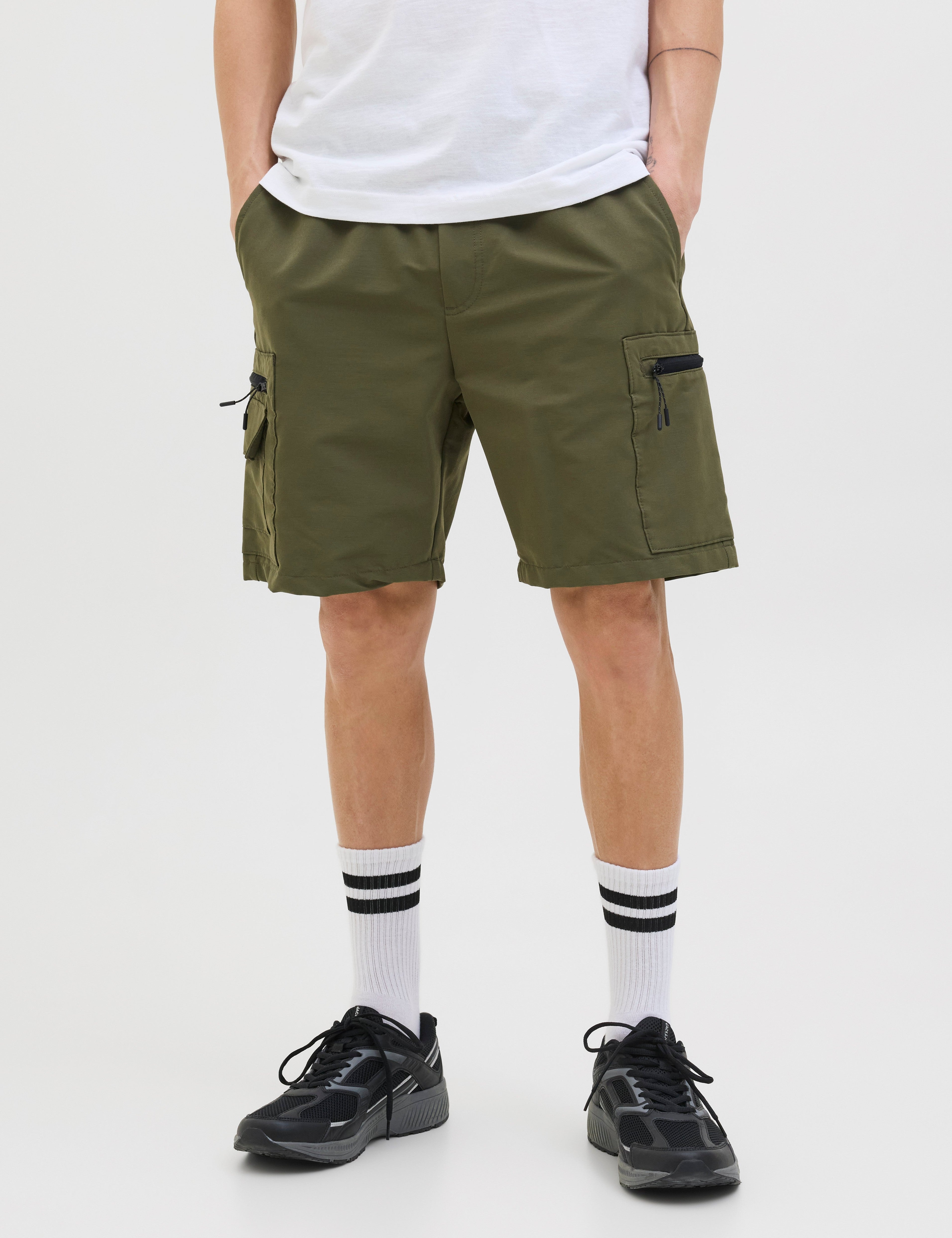 JACK & JONES JPSTJAIDEN marcher cargo shorts in castlerock - Image 1