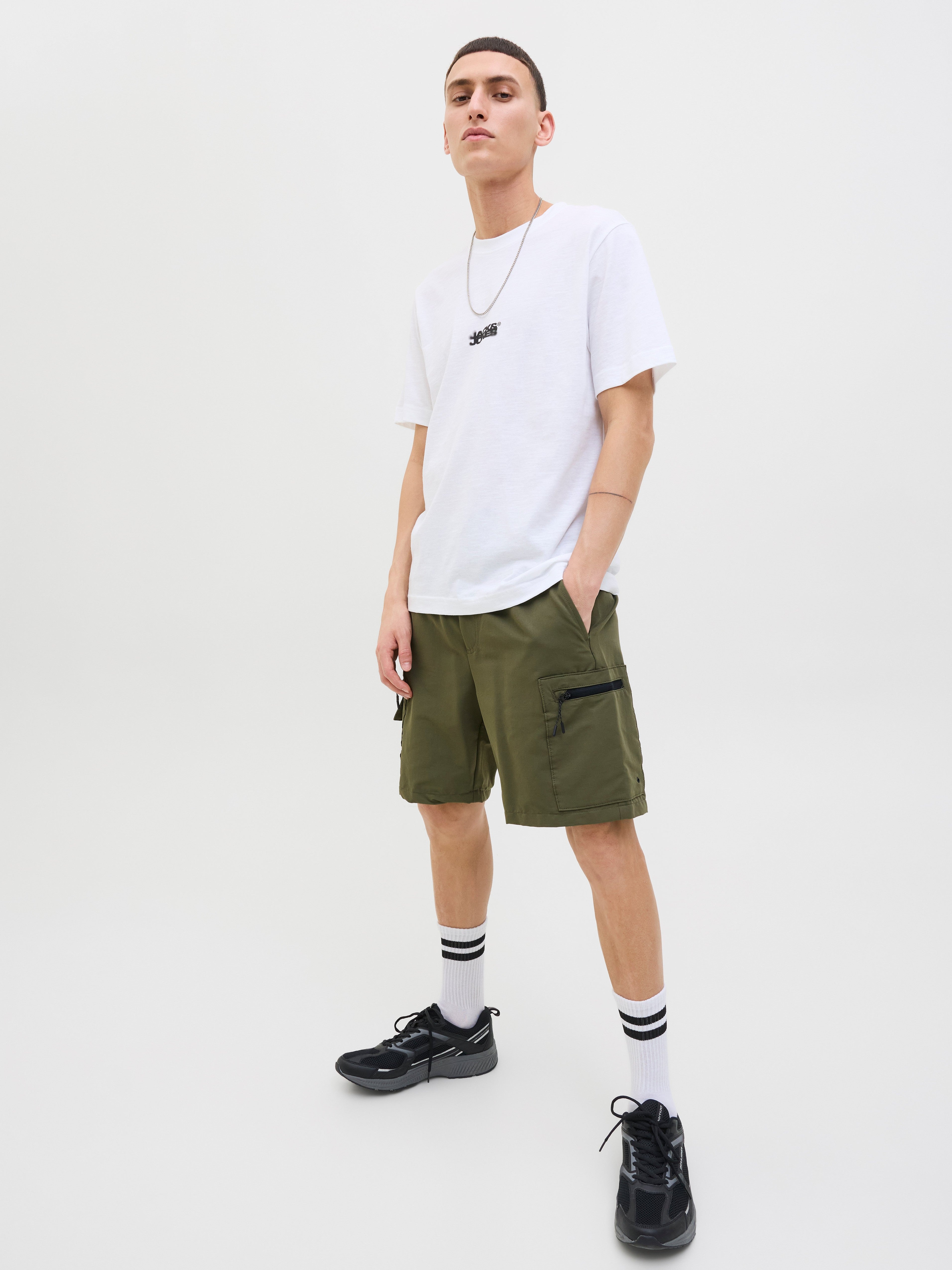 JACK & JONES JPSTJAIDEN marcher cargo shorts in castlerock - Image 8