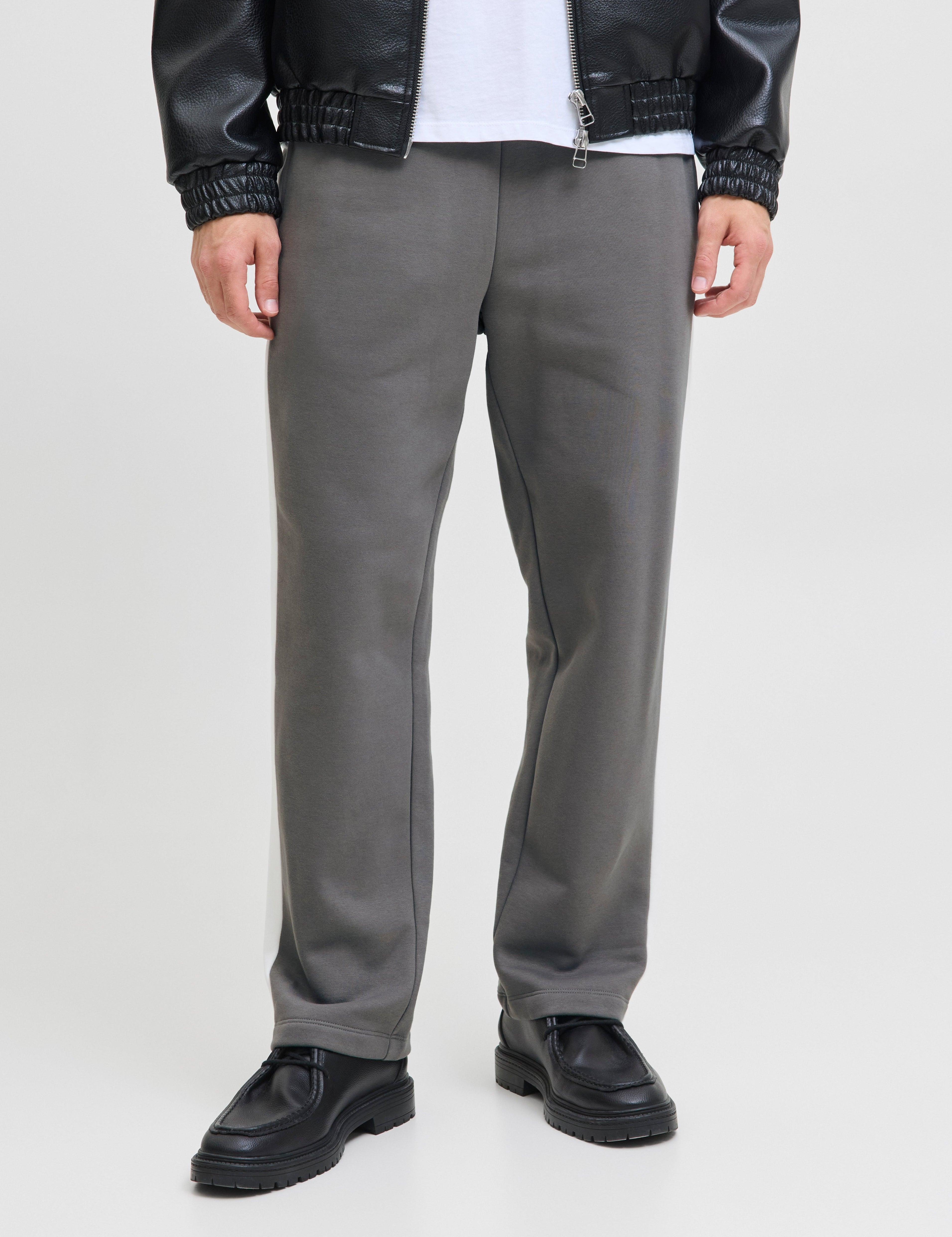 JACK & JONES JPSTKARL caspar sweat pants in castlerock - Image 1