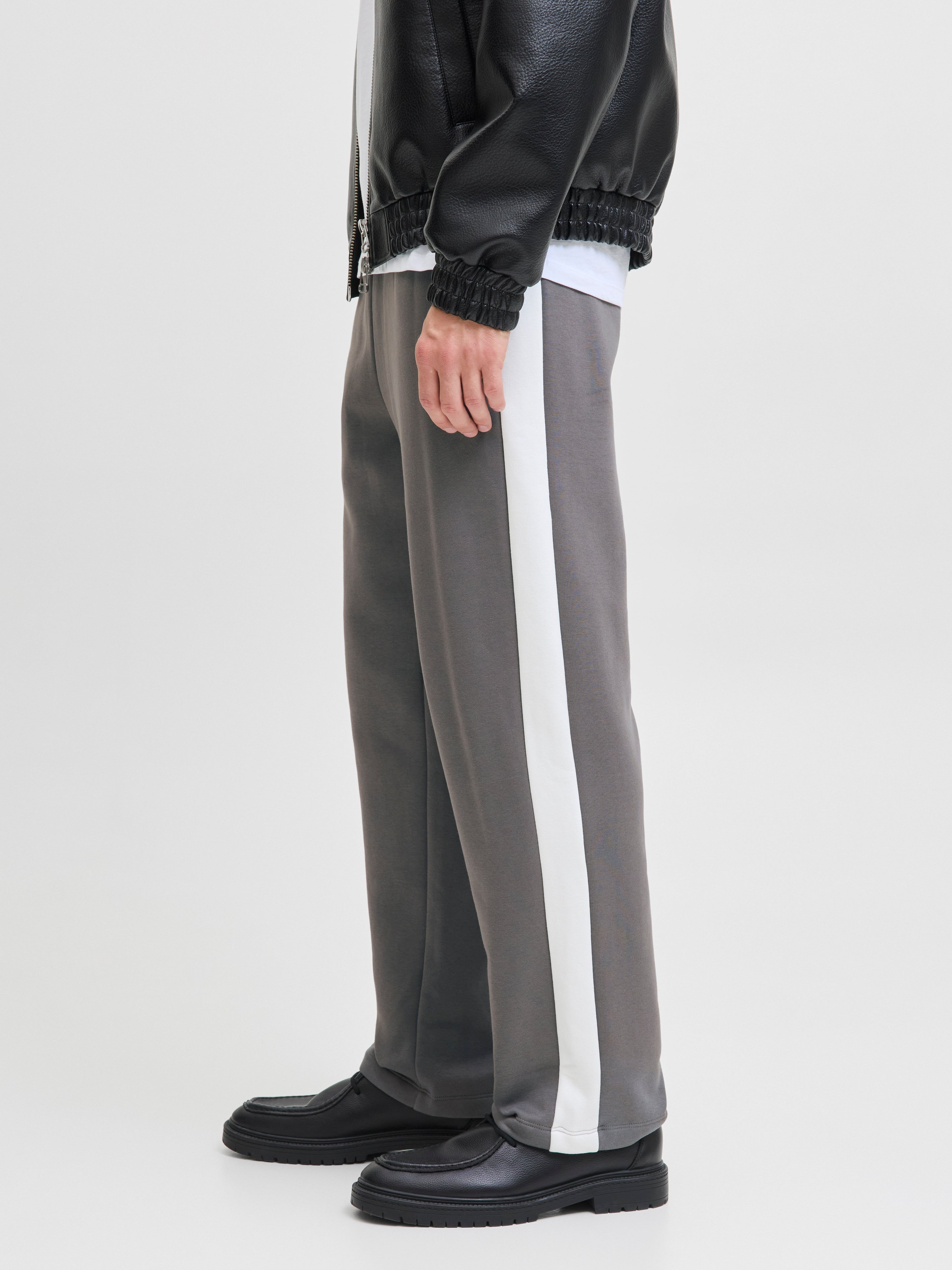 JACK & JONES JPSTKARL caspar sweat pants in castlerock - Image 7