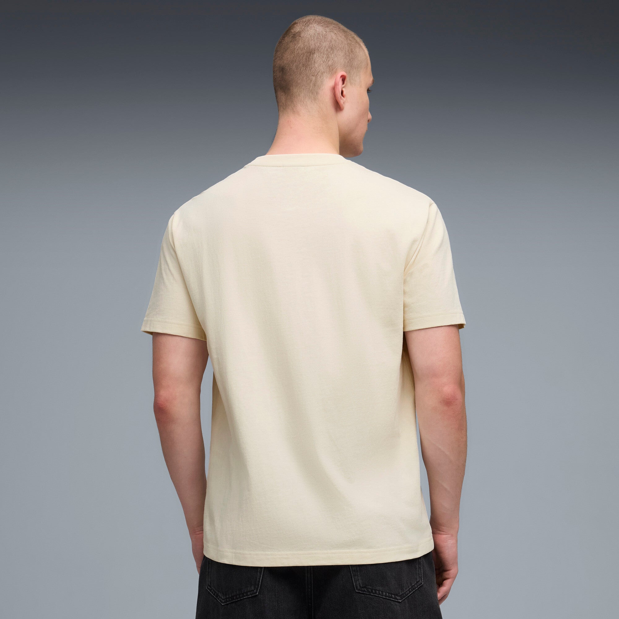 PUMA essentials elevated cat logo relaxed tee men in alpine snow
