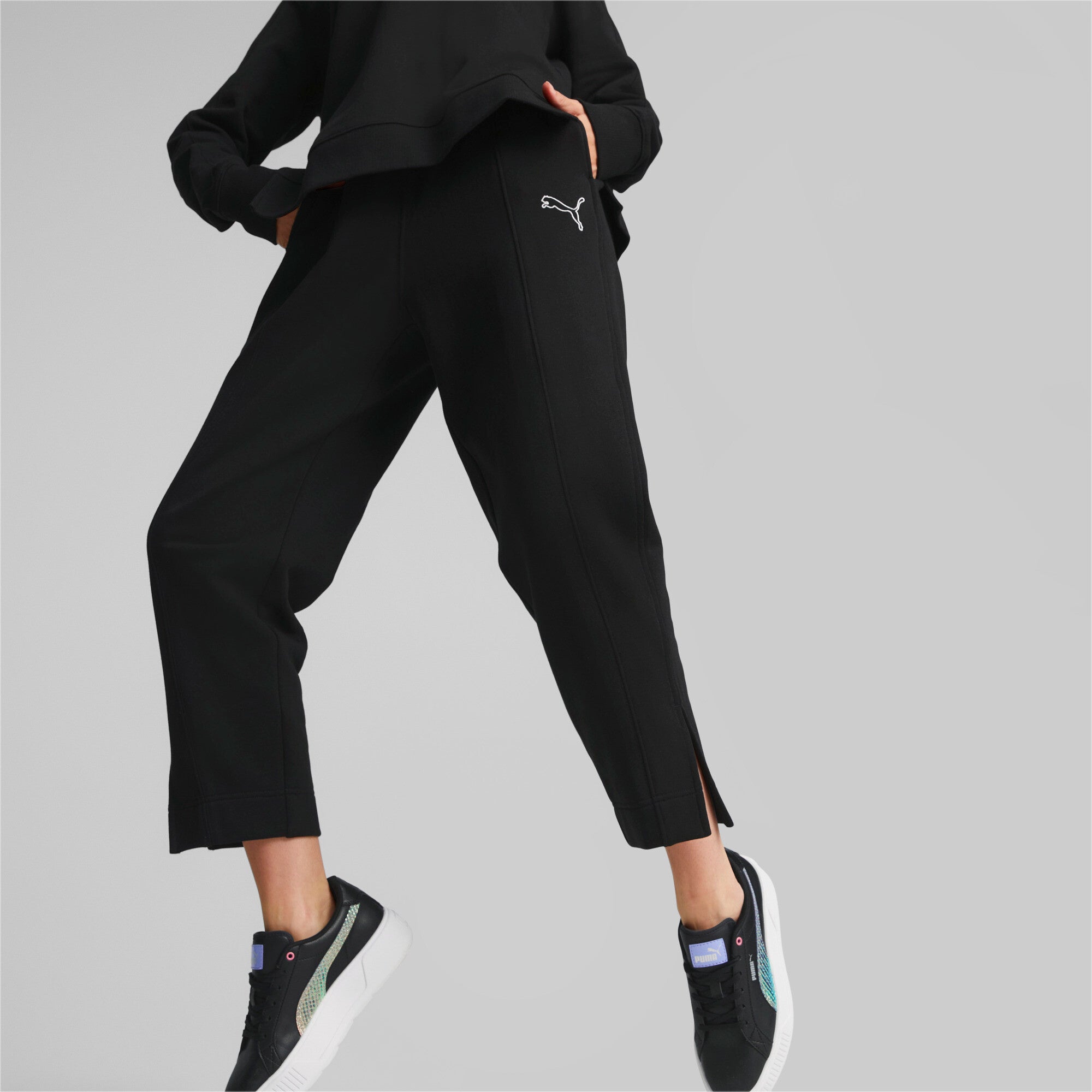 Puma her high-waist pants women in black - Model Shot 01