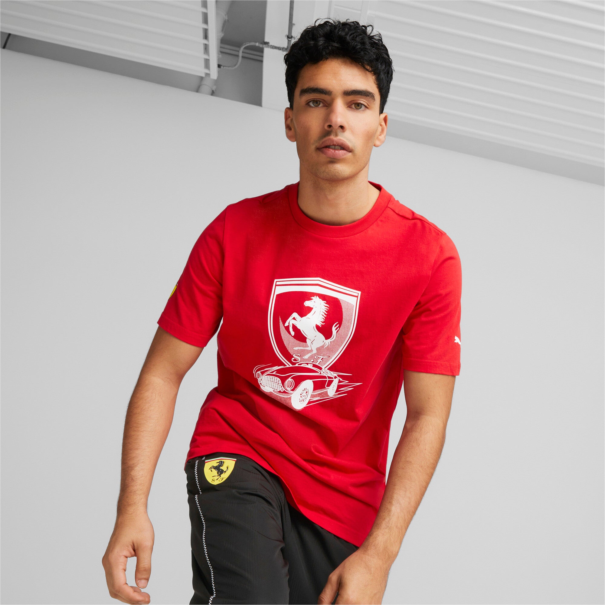 Puma scuderia ferrari race big shield tonal tee men in black - Model Shot 01