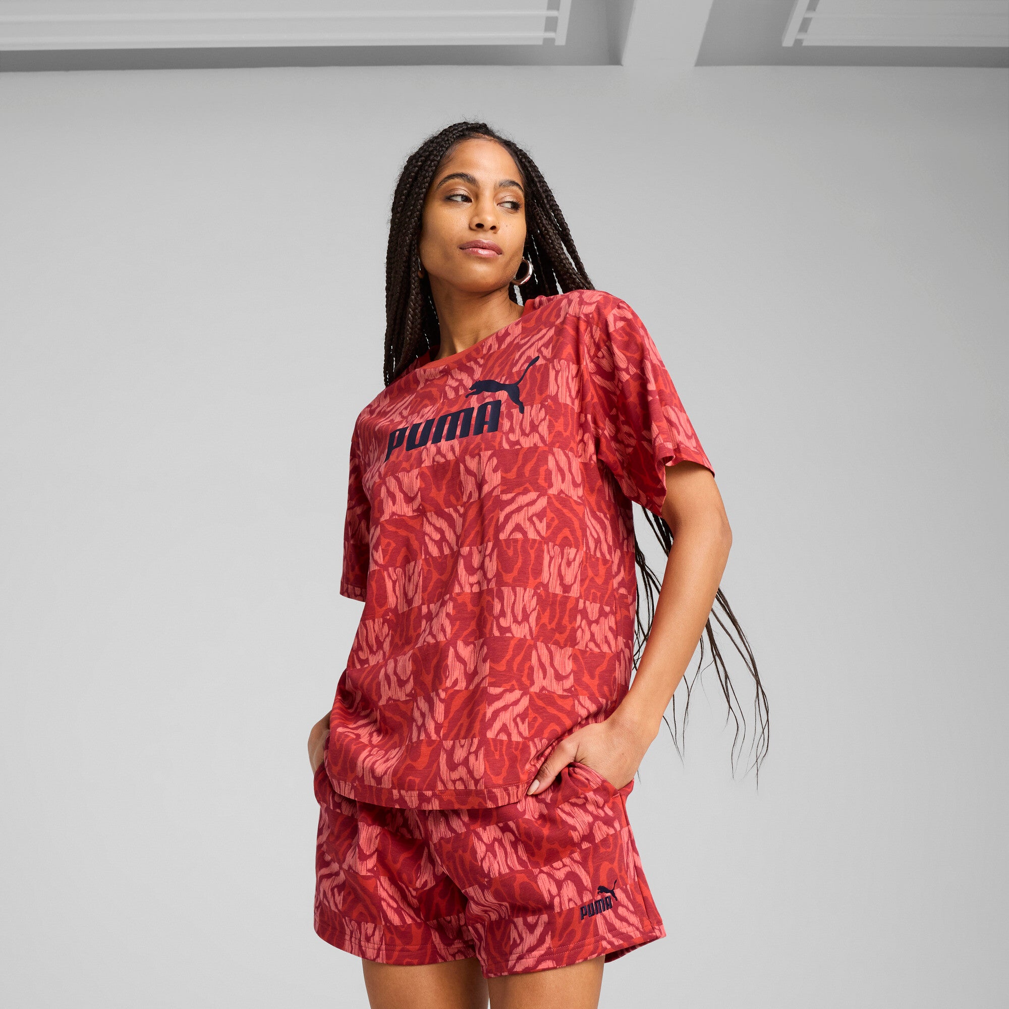 Puma ESS graphic relaxed tee in red fire - Model Shot 01