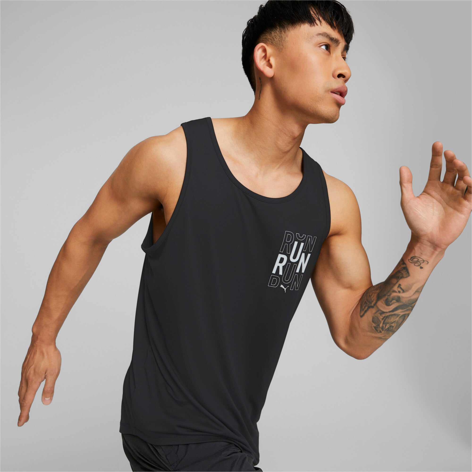Puma run logo running singlet men in black - Model Shot 01