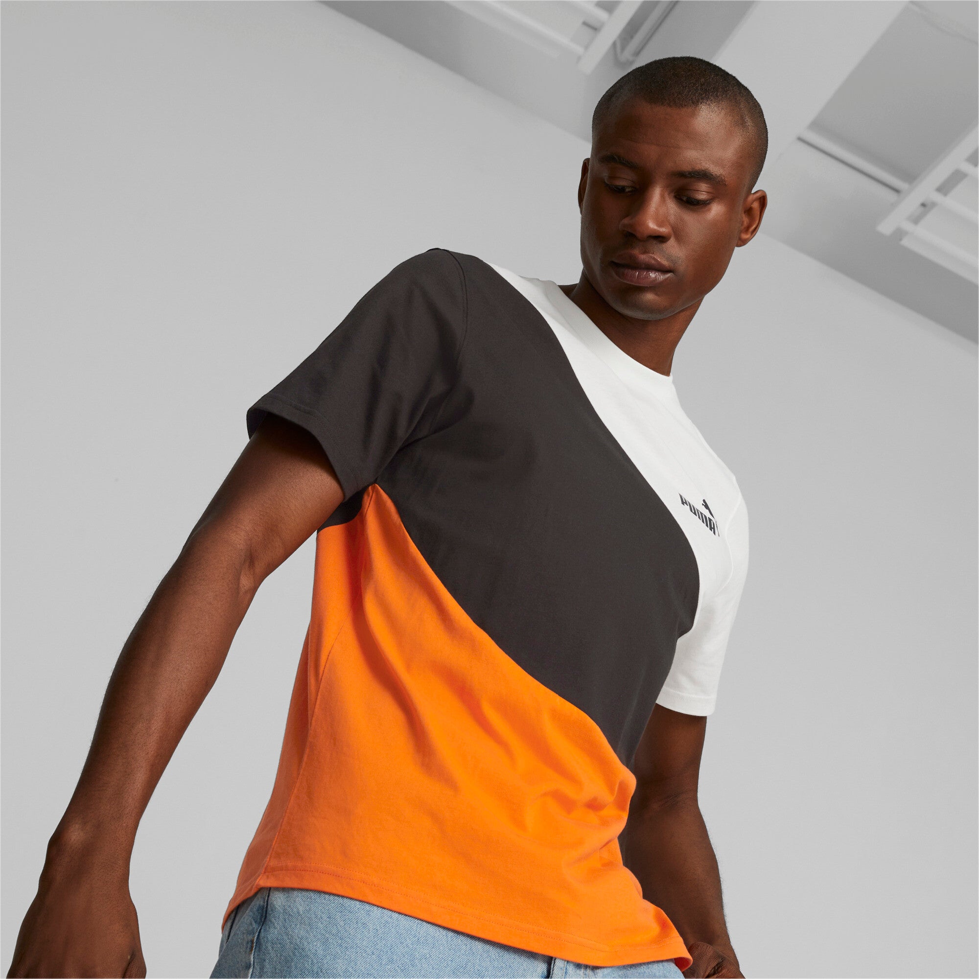 Puma power cat tee men in gray - Model Shot 01