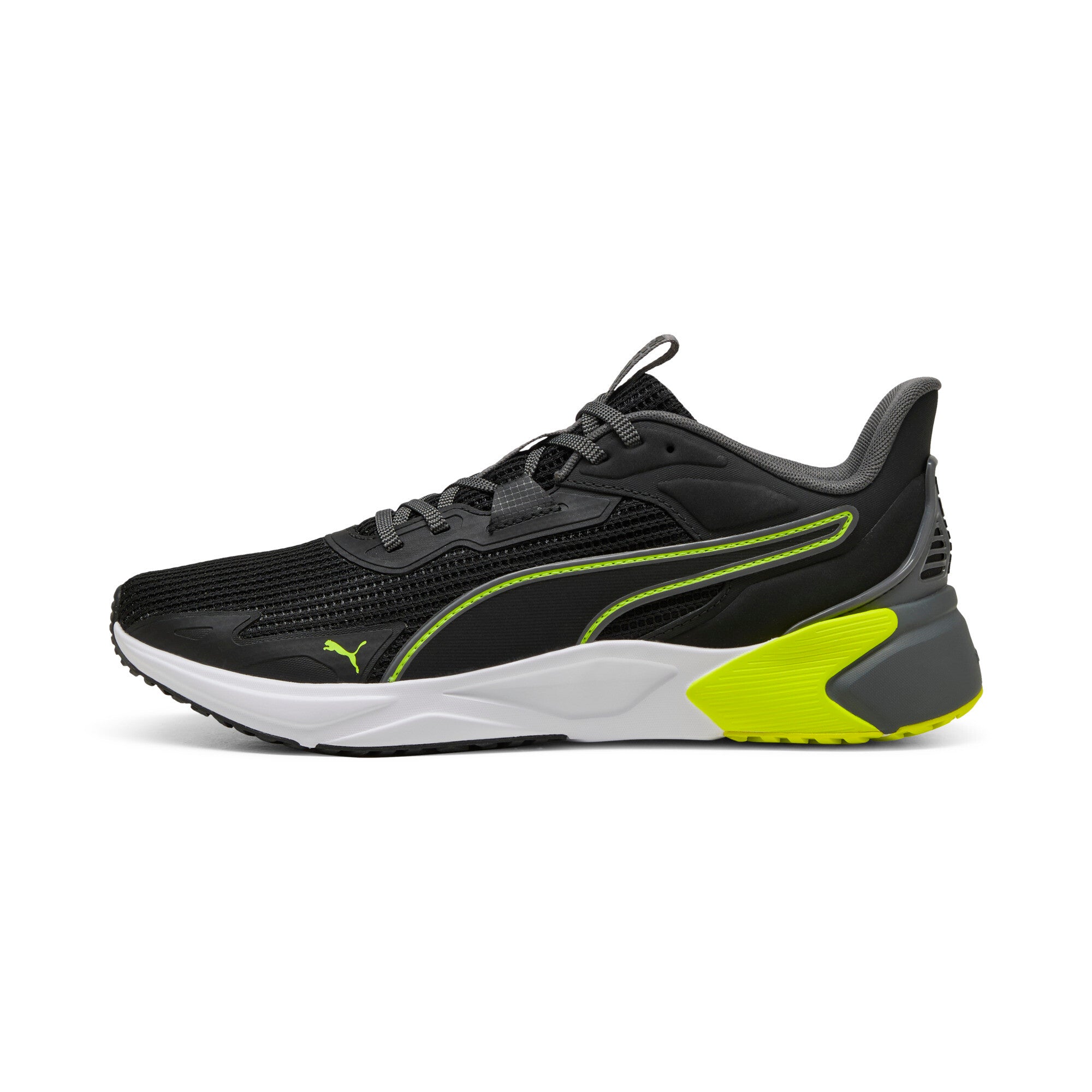 Puma training disperse xt 4 unwavered shoes in black - Side View 01