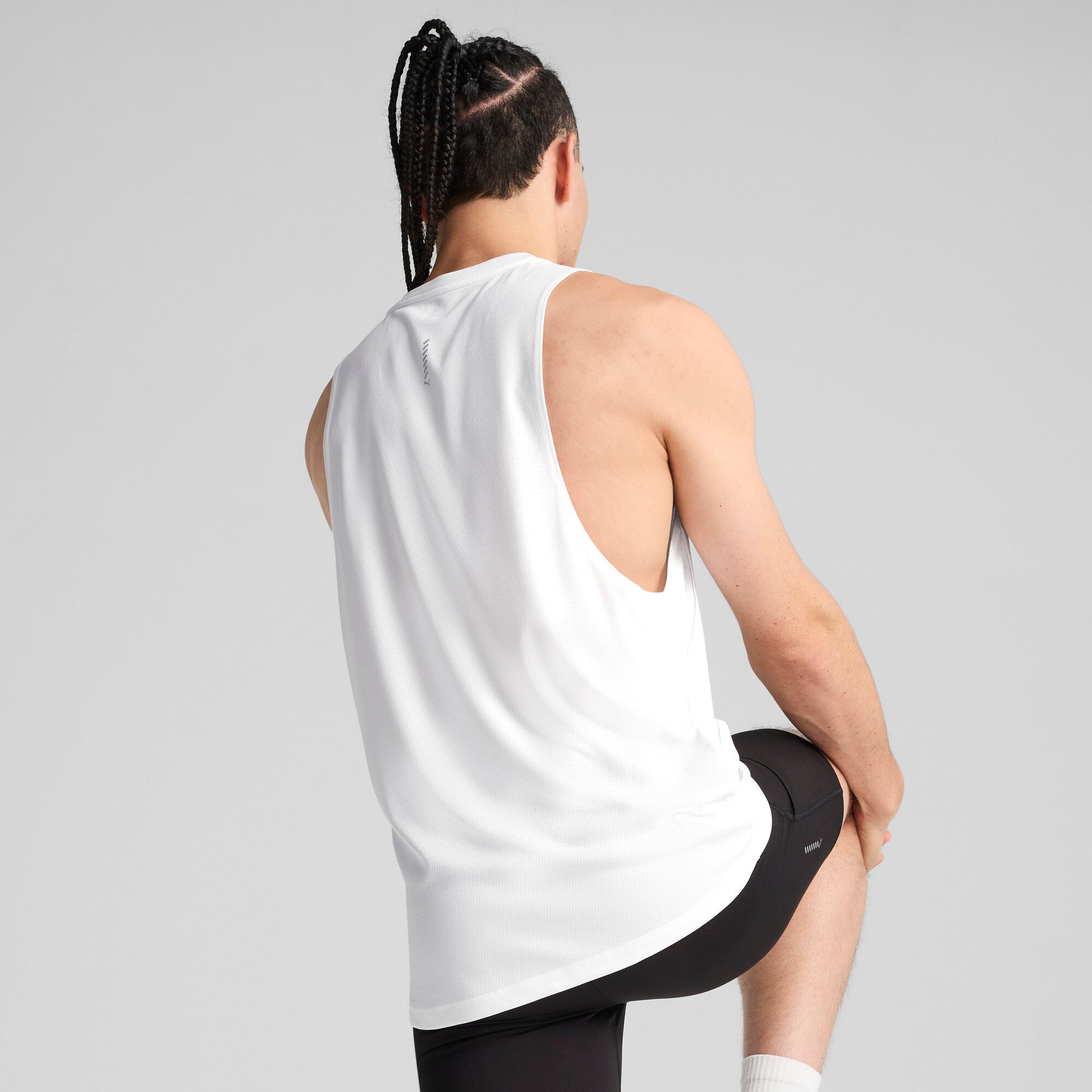 Puma VELOCITY running tank in white - Model Shot 02