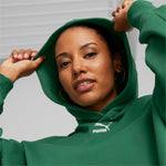 Puma classics oversized hoodie women in green - Model Shot 02