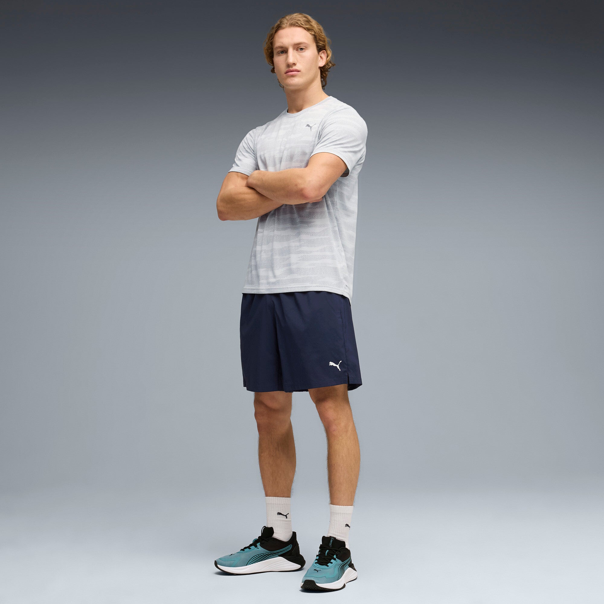 PUMA TRAIN ALL DAY foundations woven 7" shorts men in navy — model shot 3