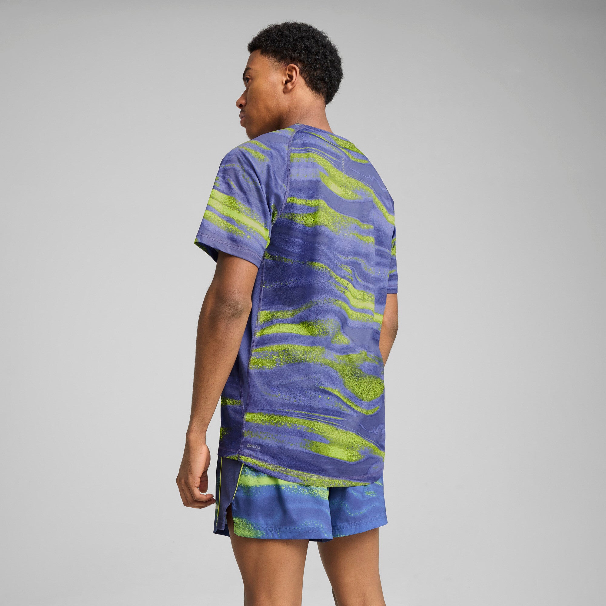 Puma VELOCITY all-over print running tee in blue crystal - Model Shot 02