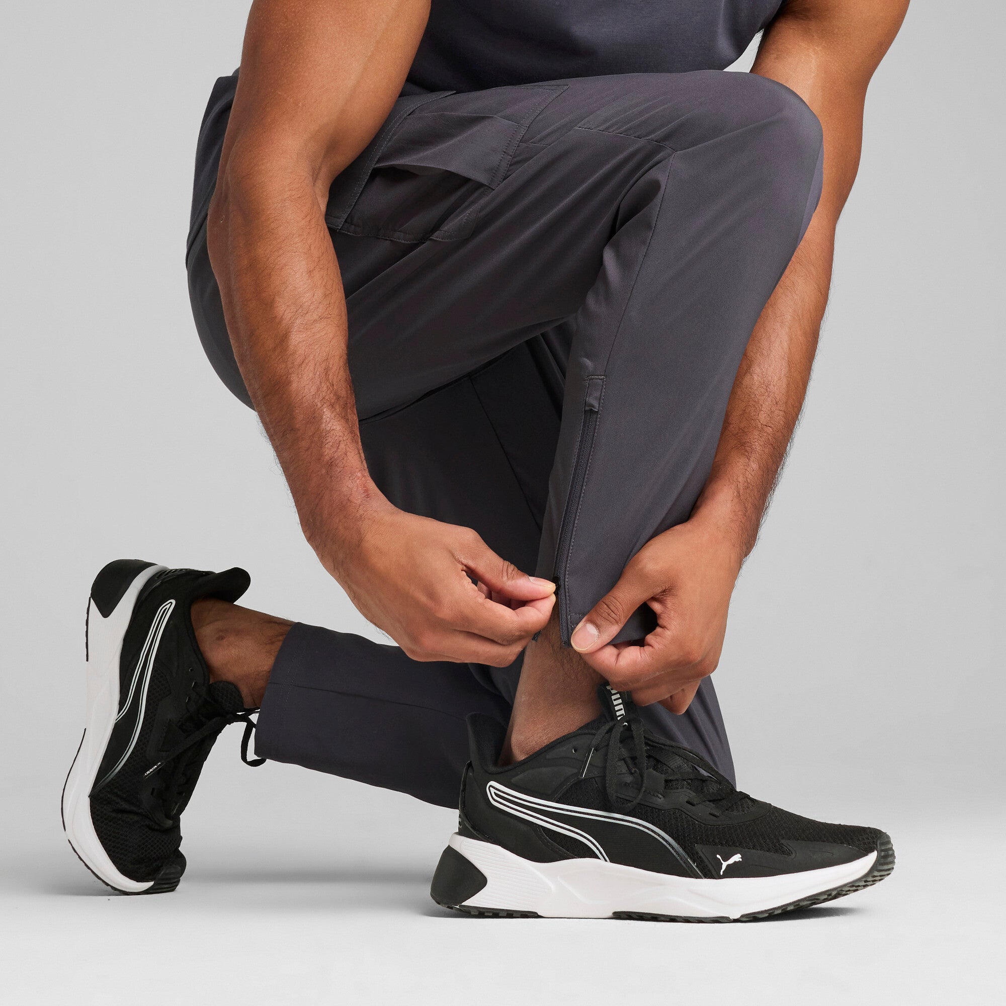 Puma tad tech woven cargo in galactic gray - Model Shot 02