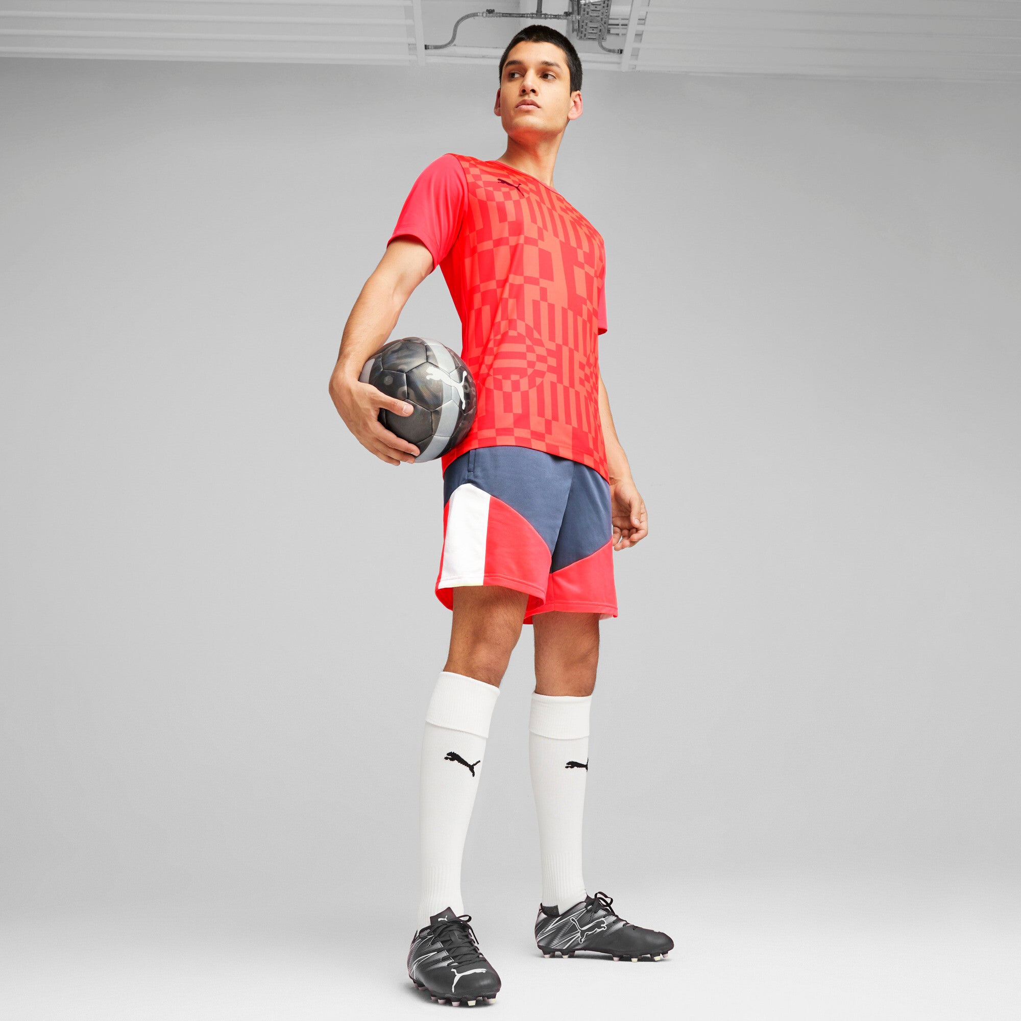 Puma football attacanto fg/ag boots in black - Model Shot 02