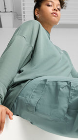 Puma essentials small no. 1 logo woven cargo pants in green moon - Model Shot 03