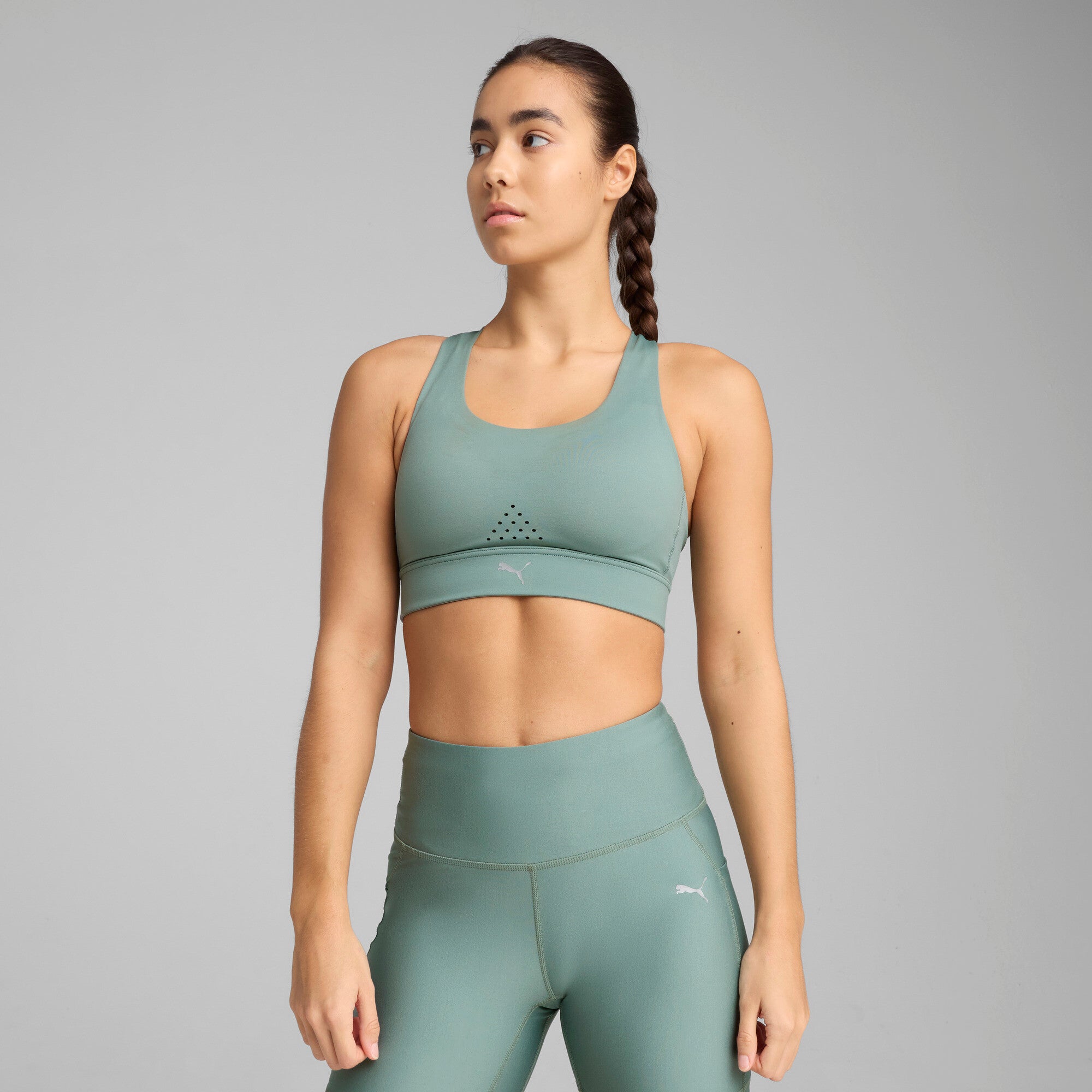 Puma pwrbreathe run bra in green moon - Model Shot 01