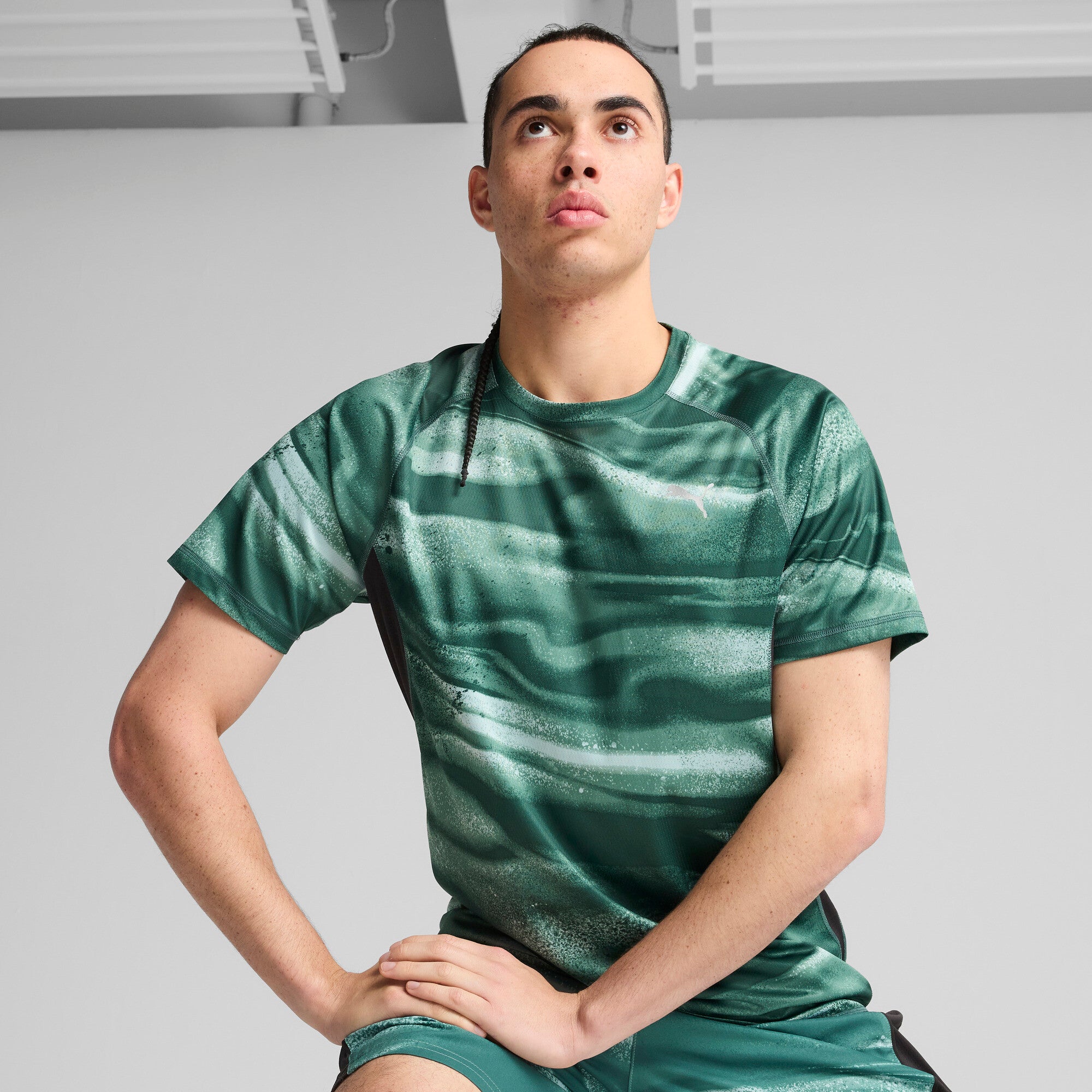 Puma VELOCITY all-over print running tee in green moon - Model Shot 01