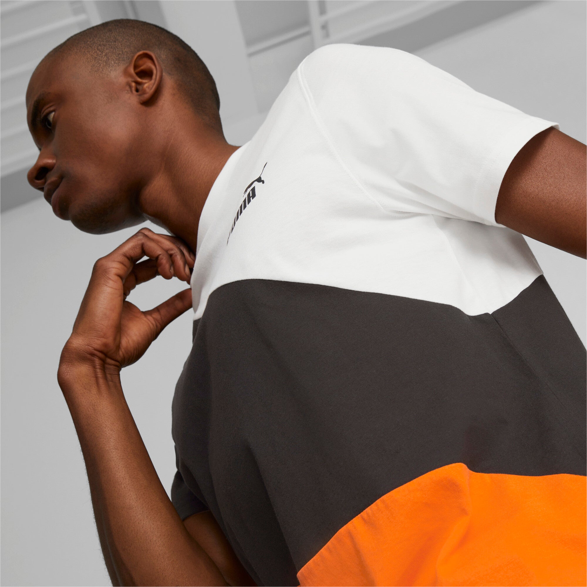Puma power cat tee men in gray - Model Shot 02