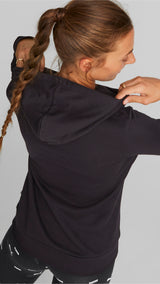Puma essentials+ logo power hoodie women in black - Model Shot 03