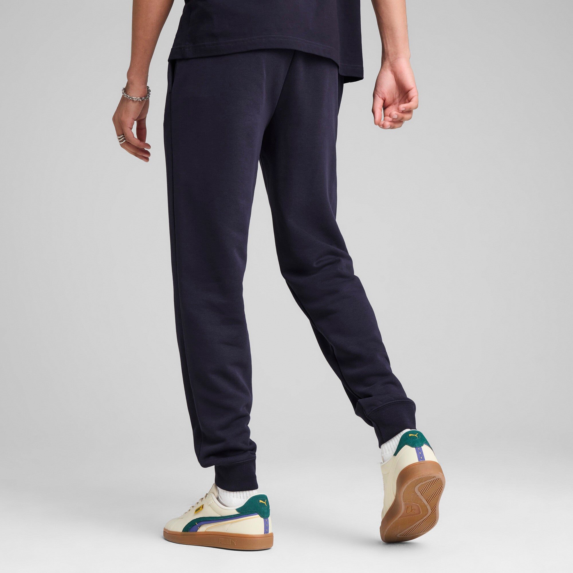 Puma essentials no. 1 logo sweatpants in new navy - Model Shot 02