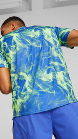 Puma run favourite printed graphic tee men in black - Model Shot 02