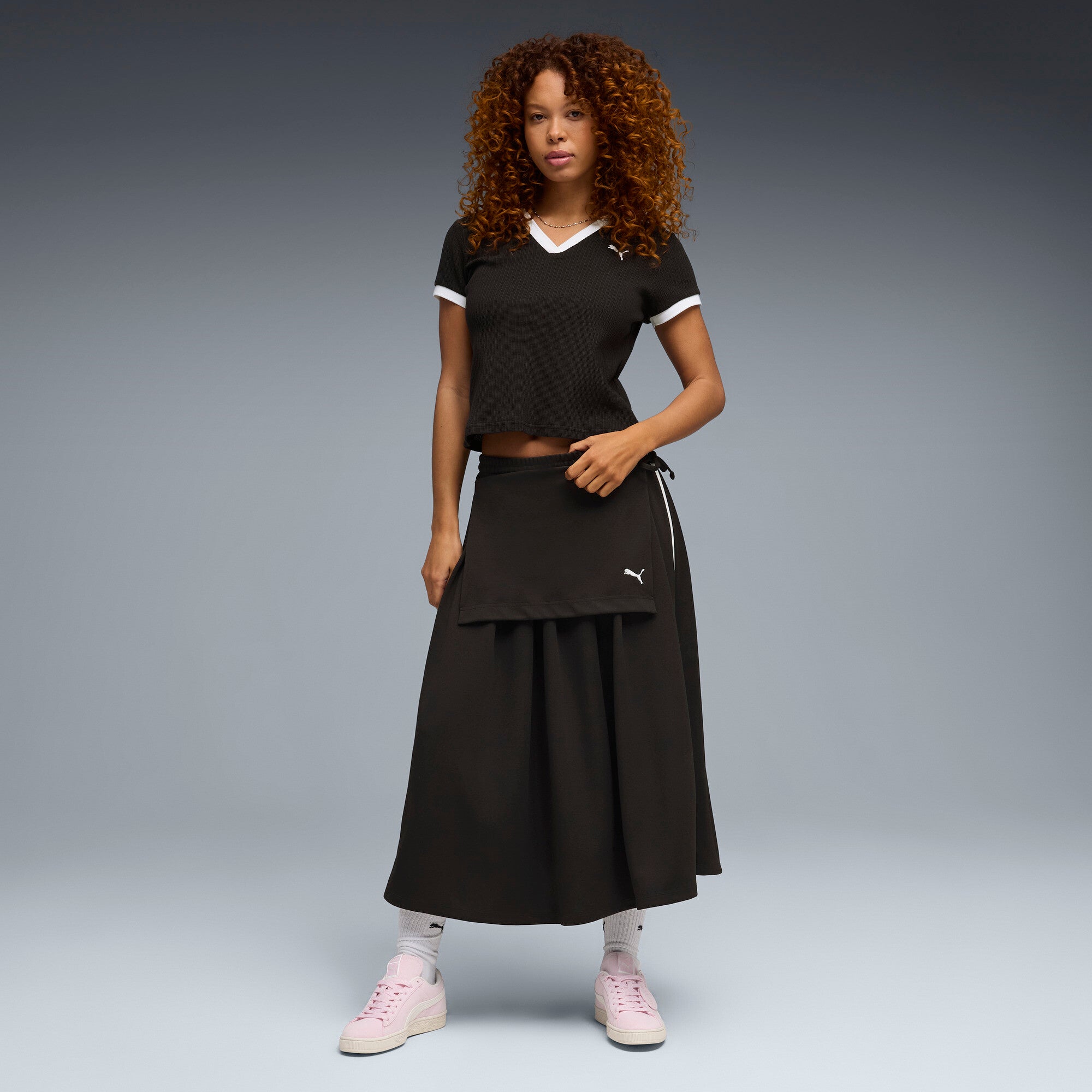 PUMA wardrobe essentials polo women in black — model shot 3
