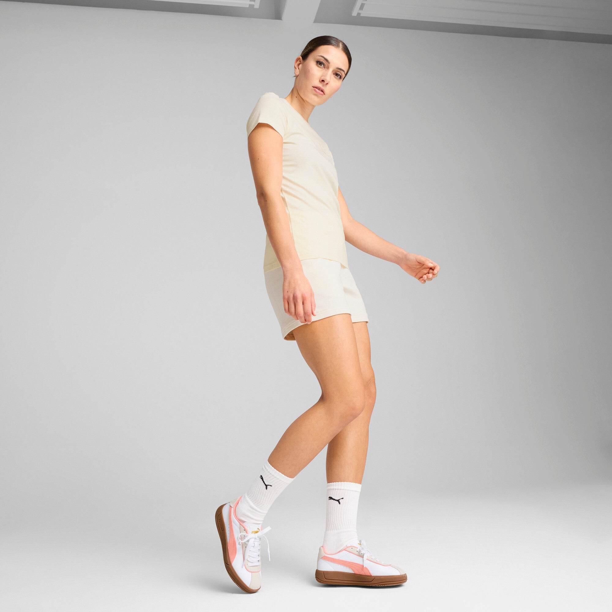 Puma ESS elevated tee in no dye - Model Shot 03