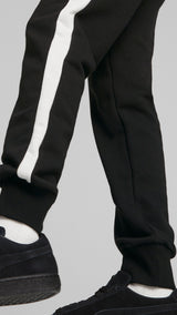 Puma iconic t7 women's track pants in black - Model Shot 03