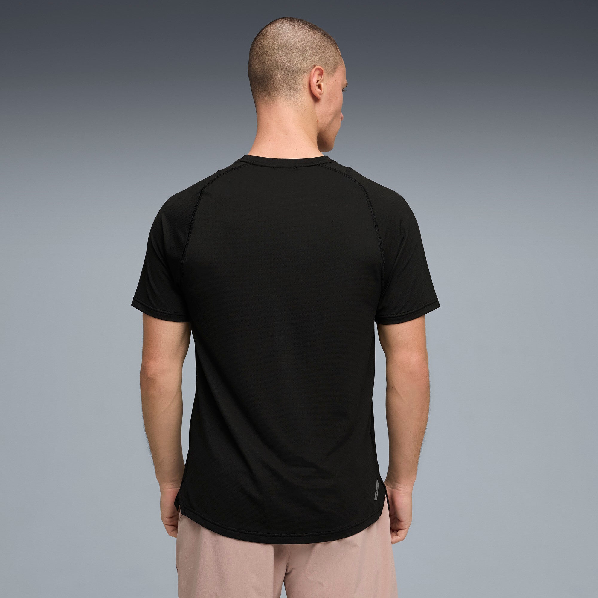 PUMA PWRMODE training tee men in black — model shot 2
