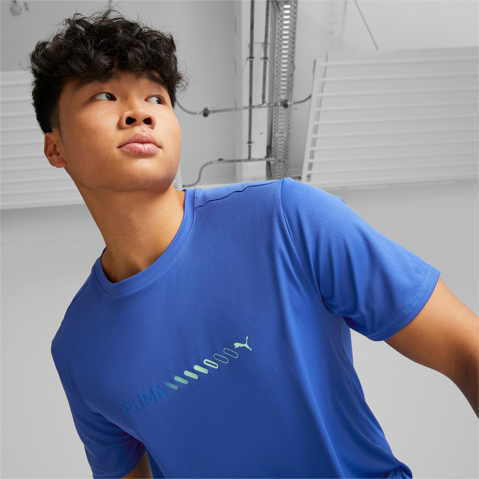 Puma run favourite logo tee men in black - Model Shot 01