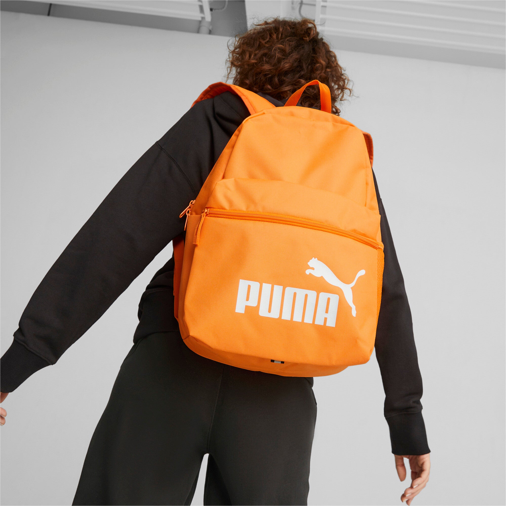 Puma phase backpack rickie in black - Model Shot 01
