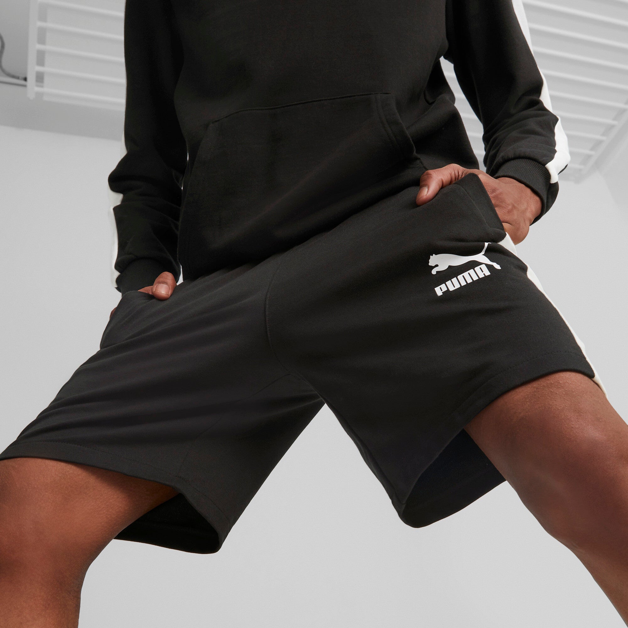 Puma T7 iconic shorts in black - Model Shot 03