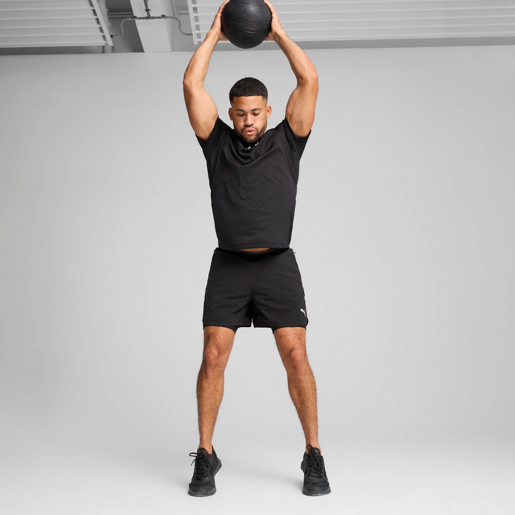 Puma graphics training tee in black - Model Shot 03