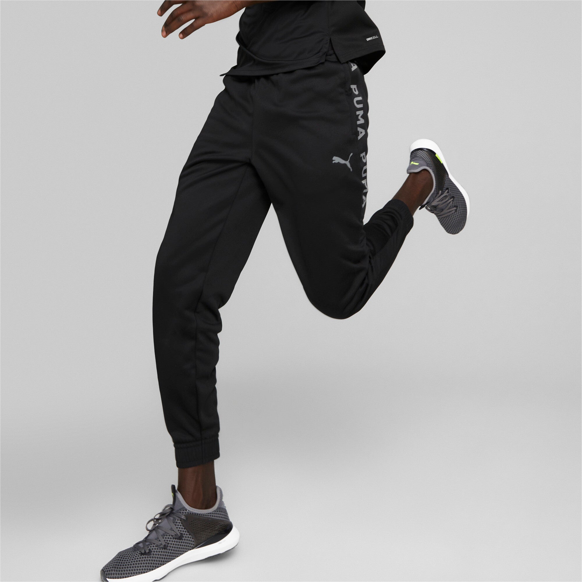 Puma training fit pwrfleece joggers in black - Model Shot 01