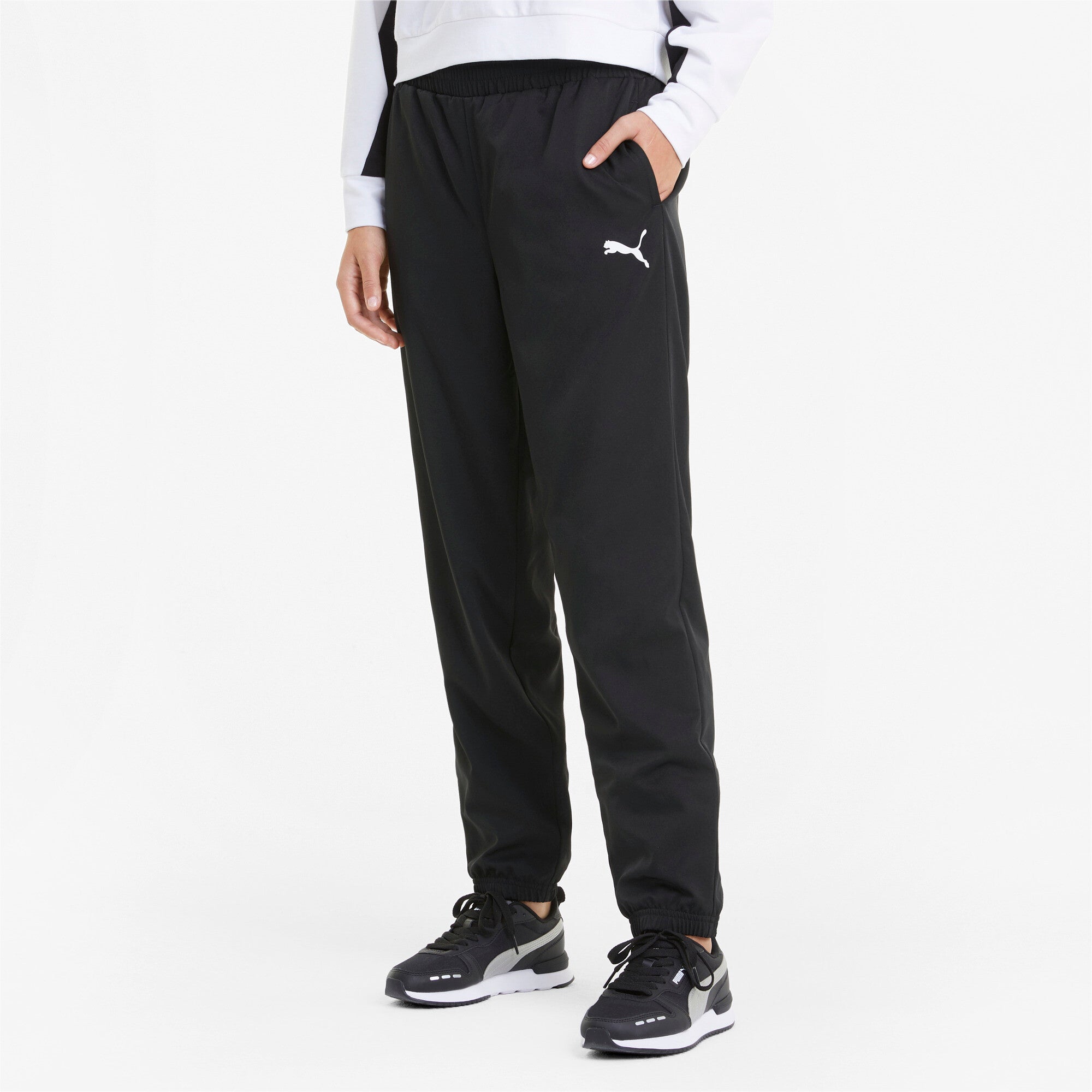 Puma active woven pants women in black - Model Shot 01