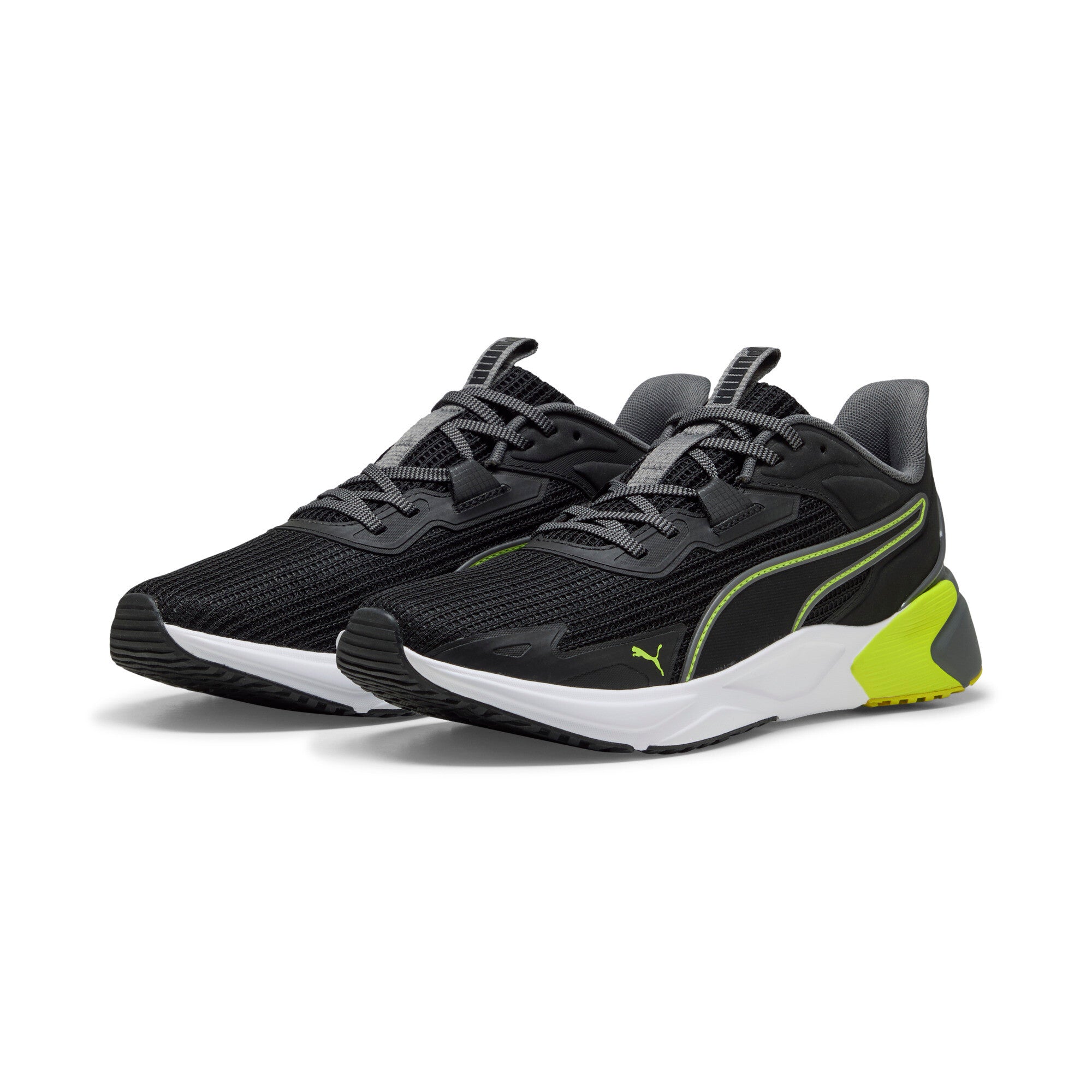 Puma training disperse xt 4 unwavered shoes in black - Front View