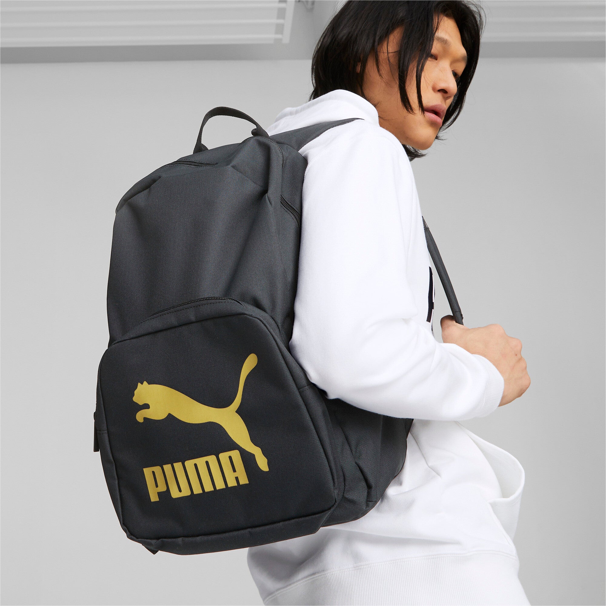 Puma originals urban backpack in black - Model Shot 01