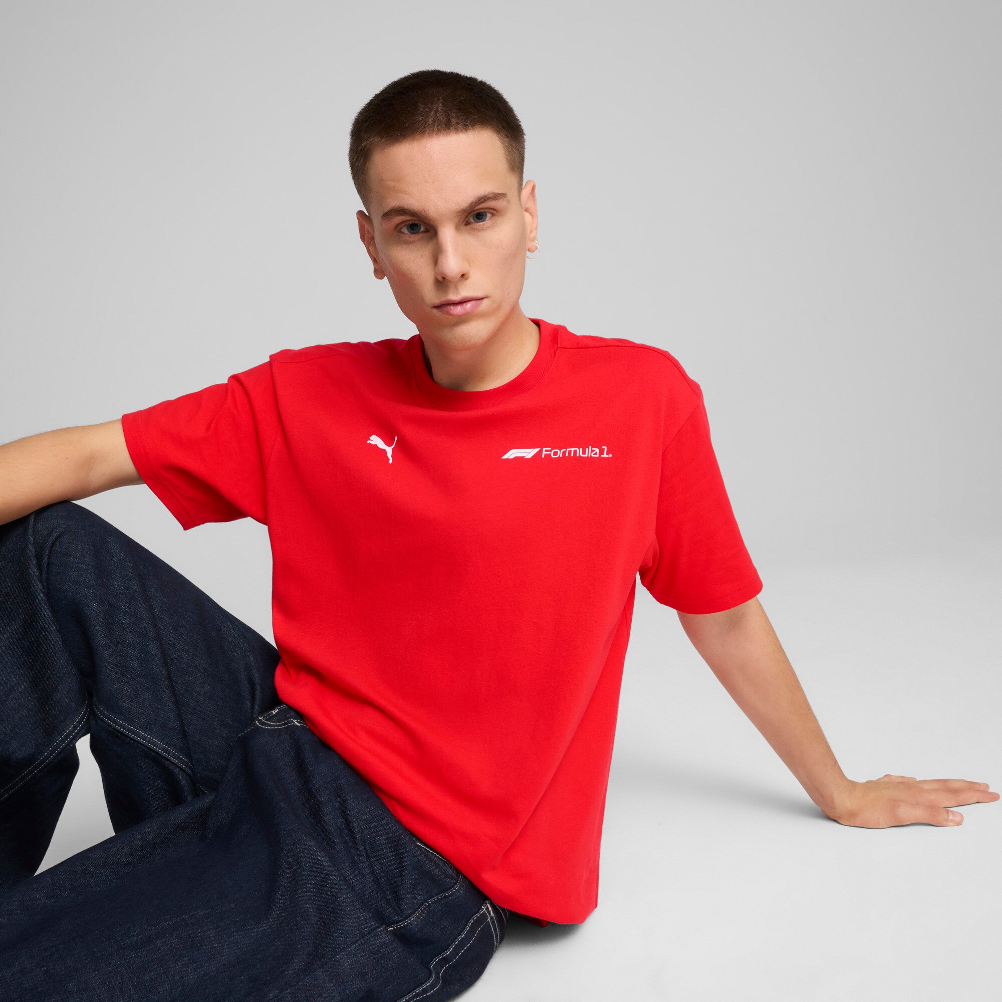 Puma F1® ESS+ relaxed graphic tee in black - Model Shot 01